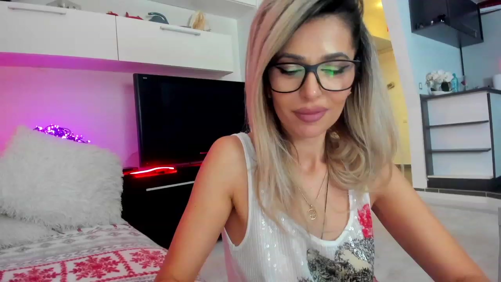 Gallery image thumbnail from SmileyTinaa's myfreecams stream on, 01/30/2024, 03:20 image 8 of 20