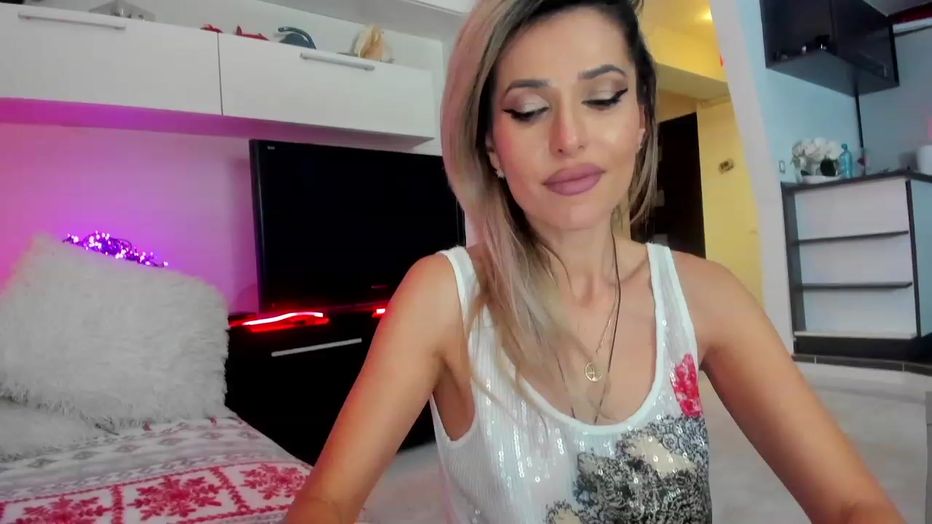 Gallery image thumbnail from SmileyTinaa's myfreecams stream on, 01/30/2024, 03:20 image 2 of 20
