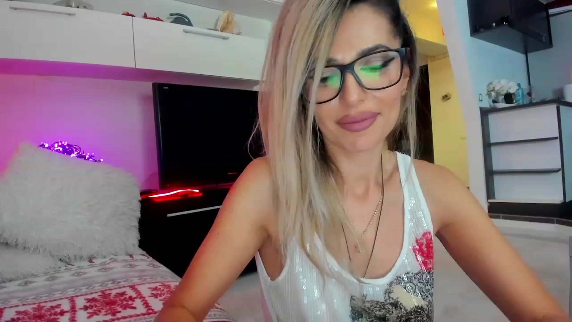 Gallery image thumbnail from SmileyTinaa's myfreecams stream on, 01/30/2024, 03:20 image 5 of 20