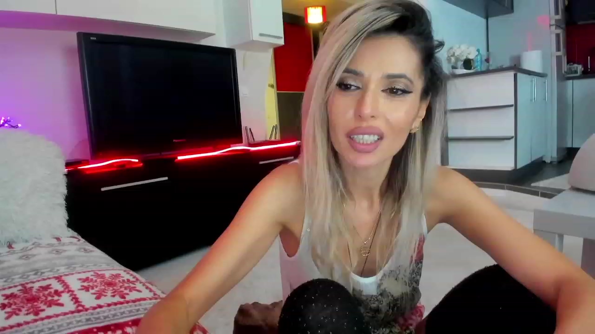 Gallery image thumbnail from SmileyTinaa's myfreecams stream on, 01/30/2024, 03:20 image 20 of 20