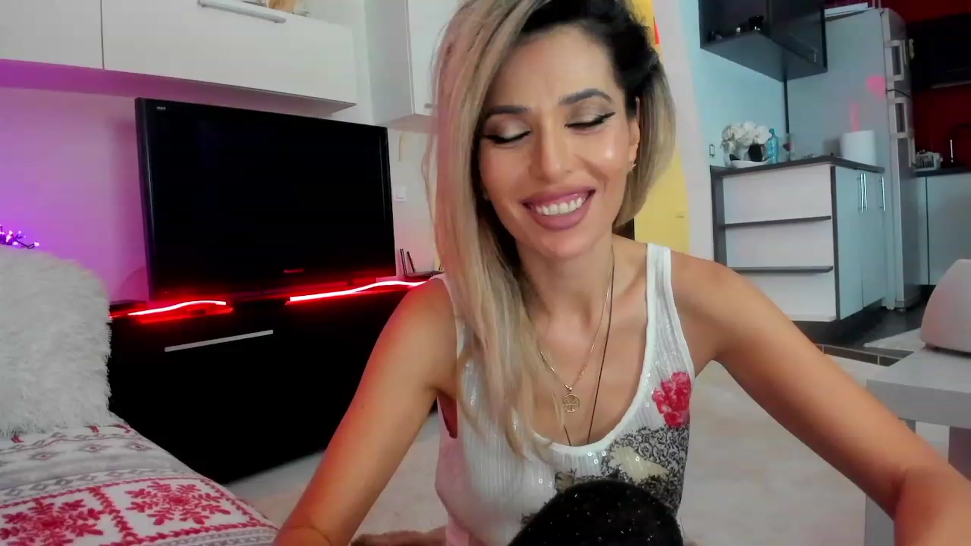 Gallery image thumbnail from SmileyTinaa's myfreecams stream on, 01/30/2024, 03:51 image 20 of 20