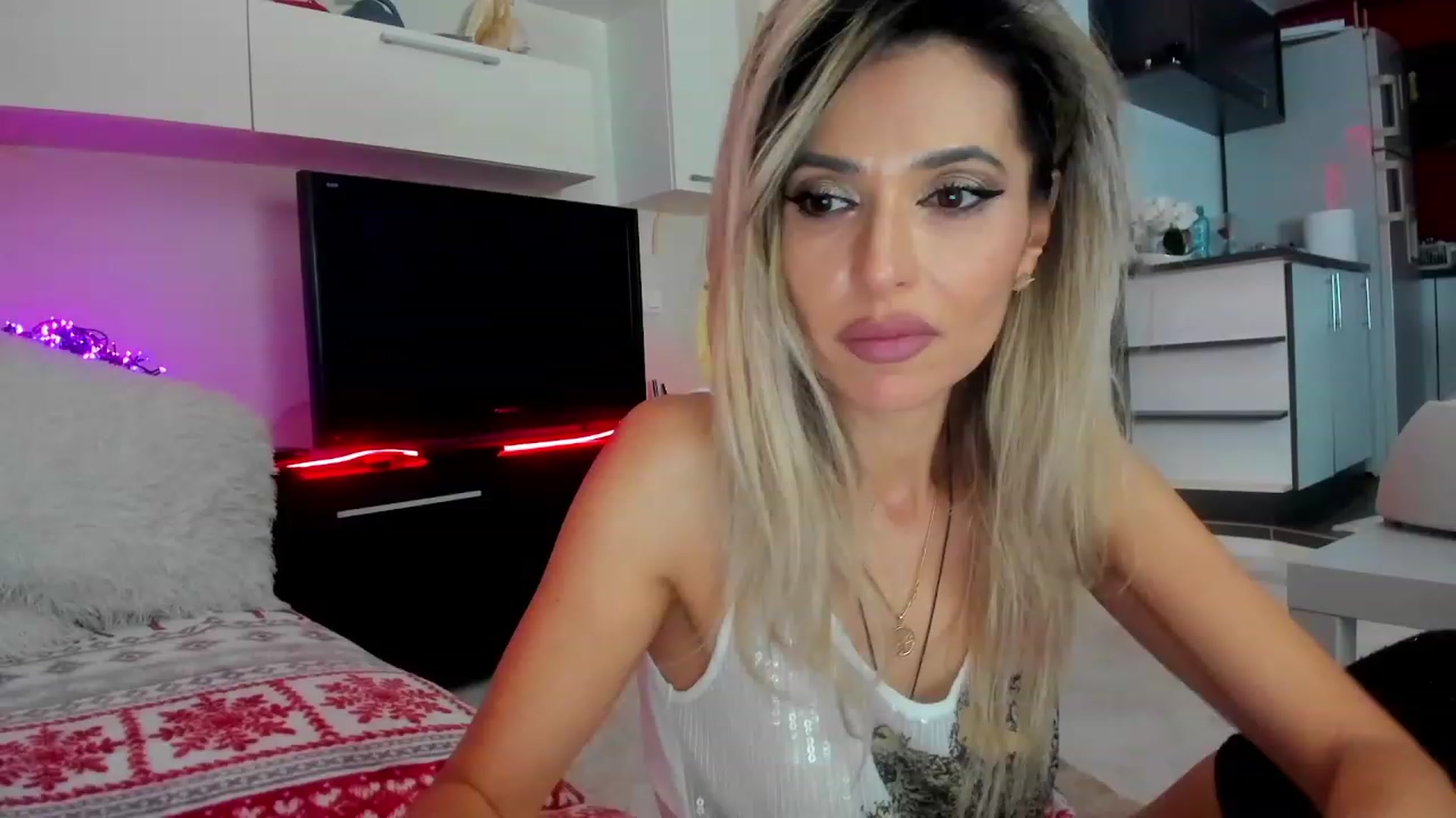 Gallery image thumbnail from SmileyTinaa's myfreecams stream on, 01/30/2024, 03:51 image 16 of 20