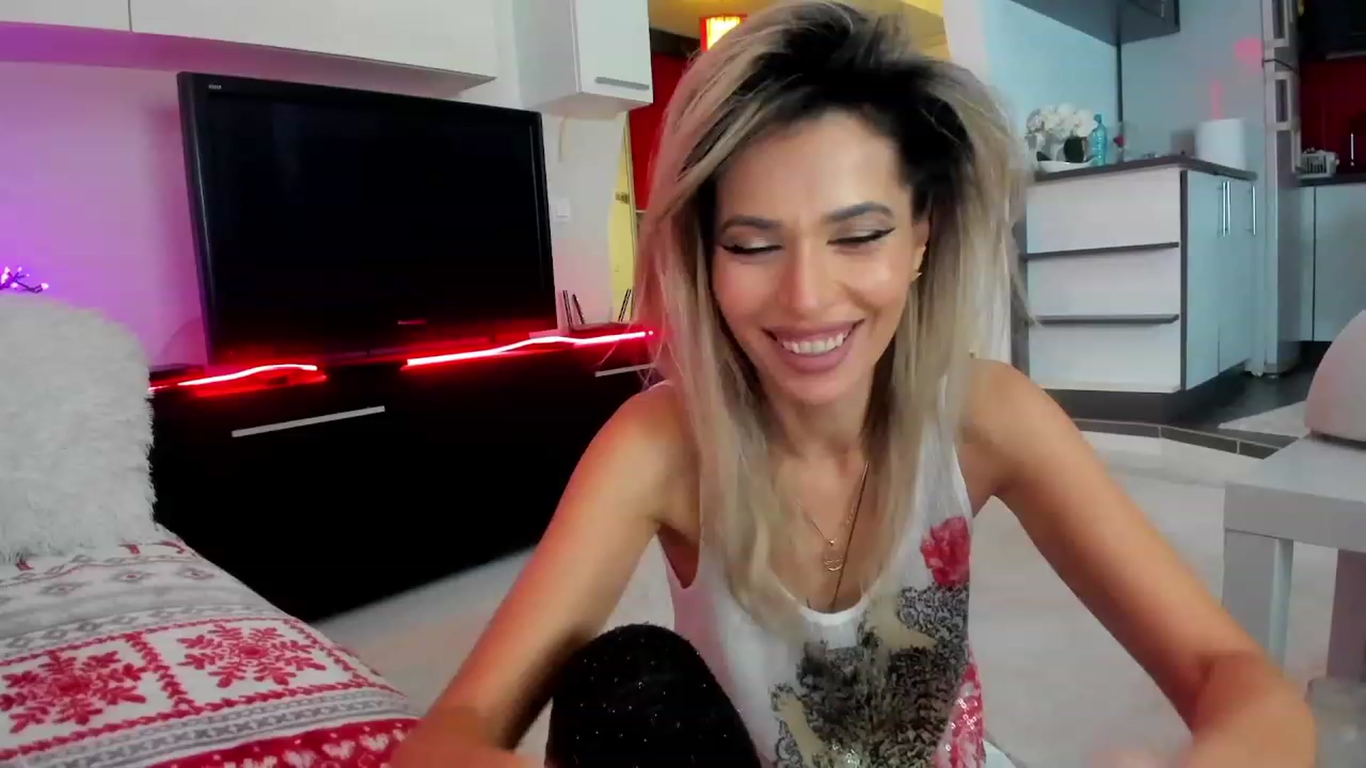 Gallery image thumbnail from SmileyTinaa's myfreecams stream on, 01/30/2024, 03:51 image 2 of 20