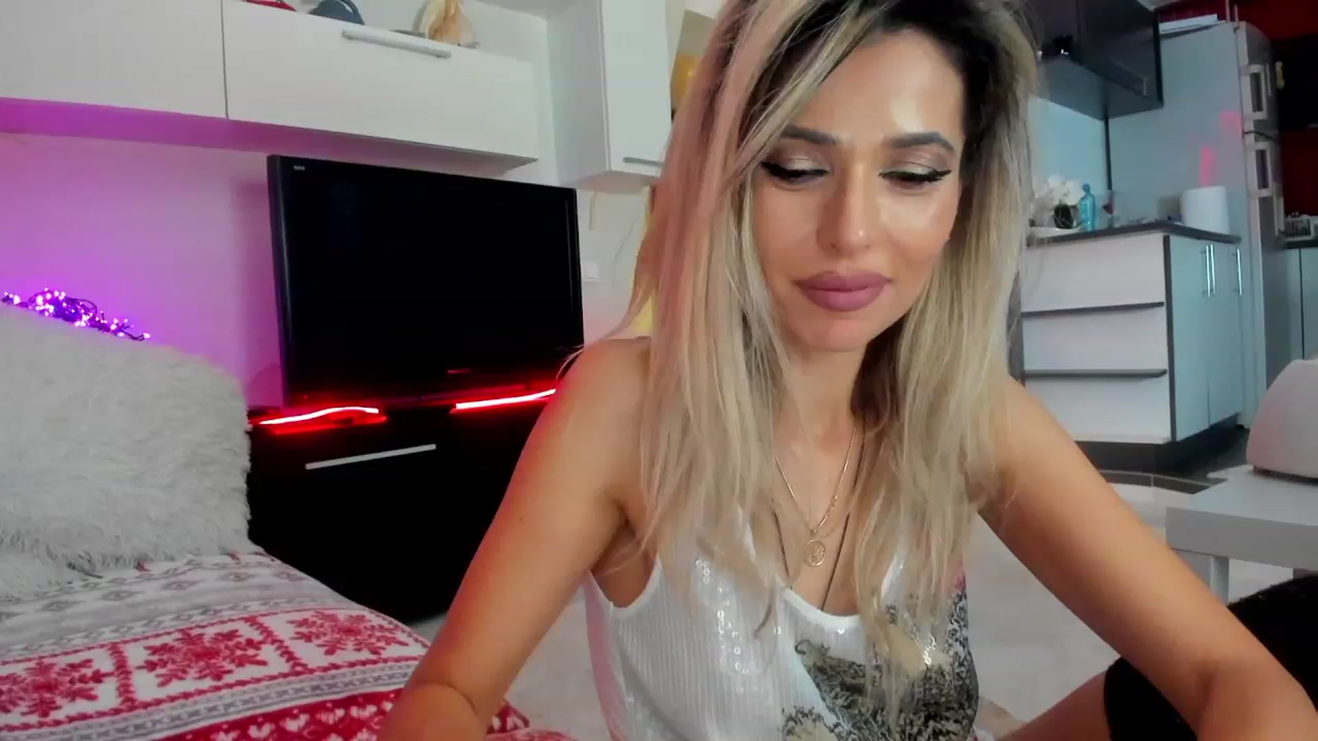 Gallery image thumbnail from SmileyTinaa's myfreecams stream on, 01/30/2024, 03:51 image 15 of 20