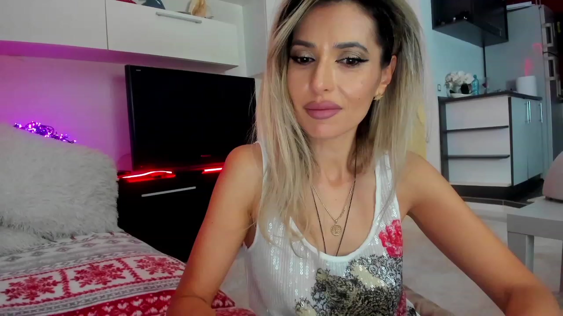 Gallery image thumbnail from SmileyTinaa's myfreecams stream on, 01/30/2024, 03:51 image 11 of 20