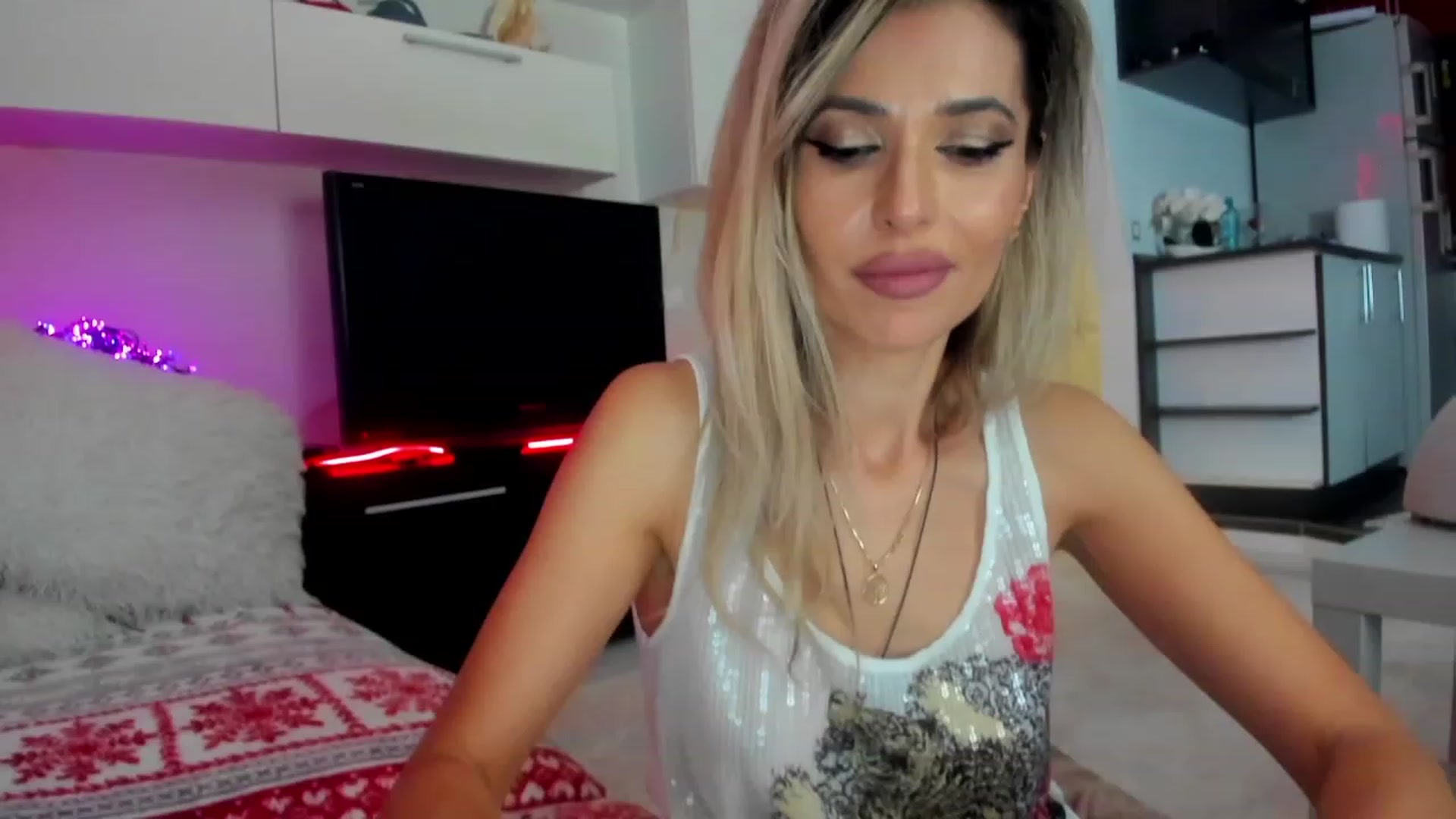 Gallery image thumbnail from SmileyTinaa's myfreecams stream on, 01/30/2024, 03:51 image 9 of 20