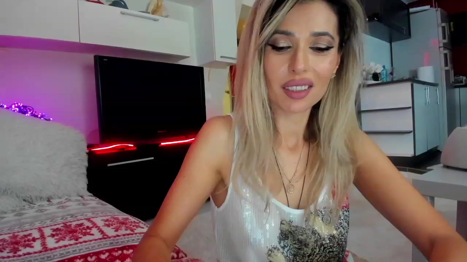 Gallery image thumbnail from SmileyTinaa's myfreecams stream on, 01/30/2024, 03:51 image 14 of 20