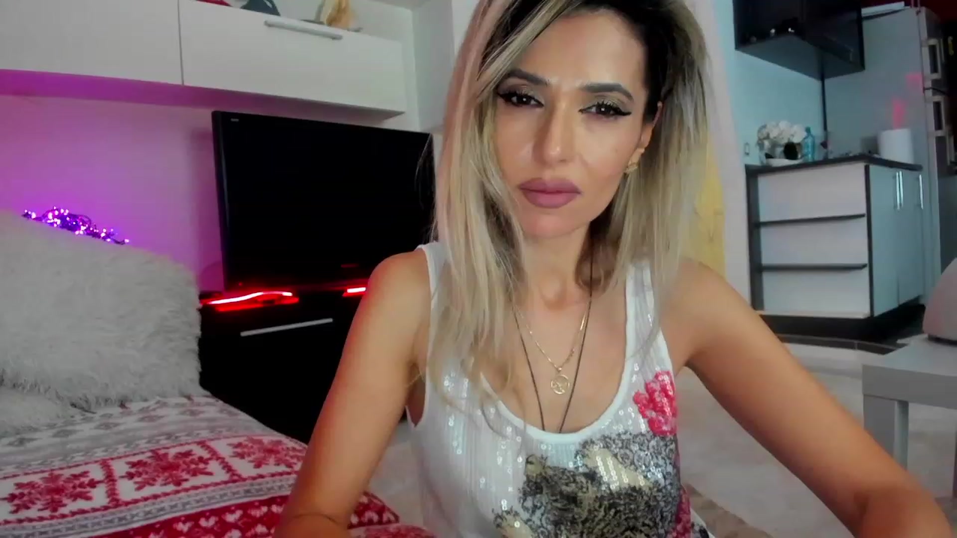 Gallery image thumbnail from SmileyTinaa's myfreecams stream on, 01/30/2024, 03:51 image 12 of 20