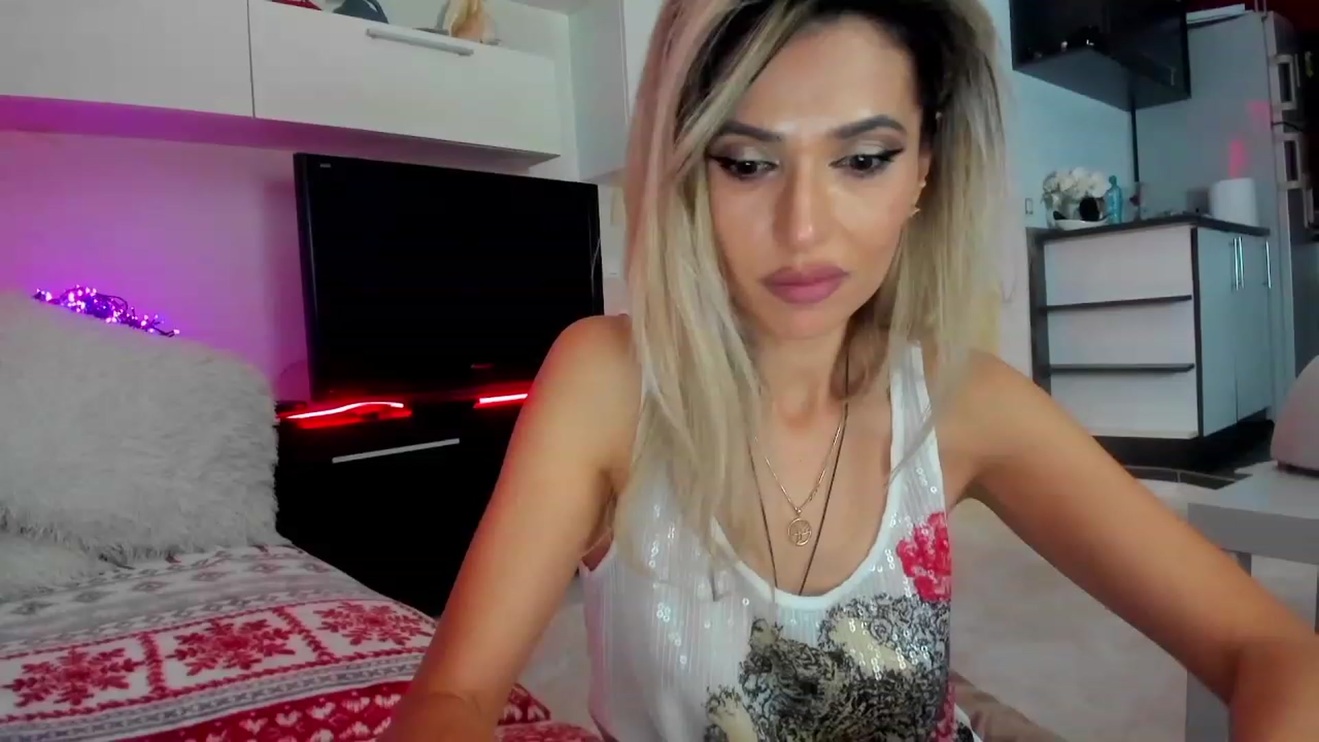 Gallery image thumbnail from SmileyTinaa's myfreecams stream on, 01/30/2024, 03:51 image 10 of 20
