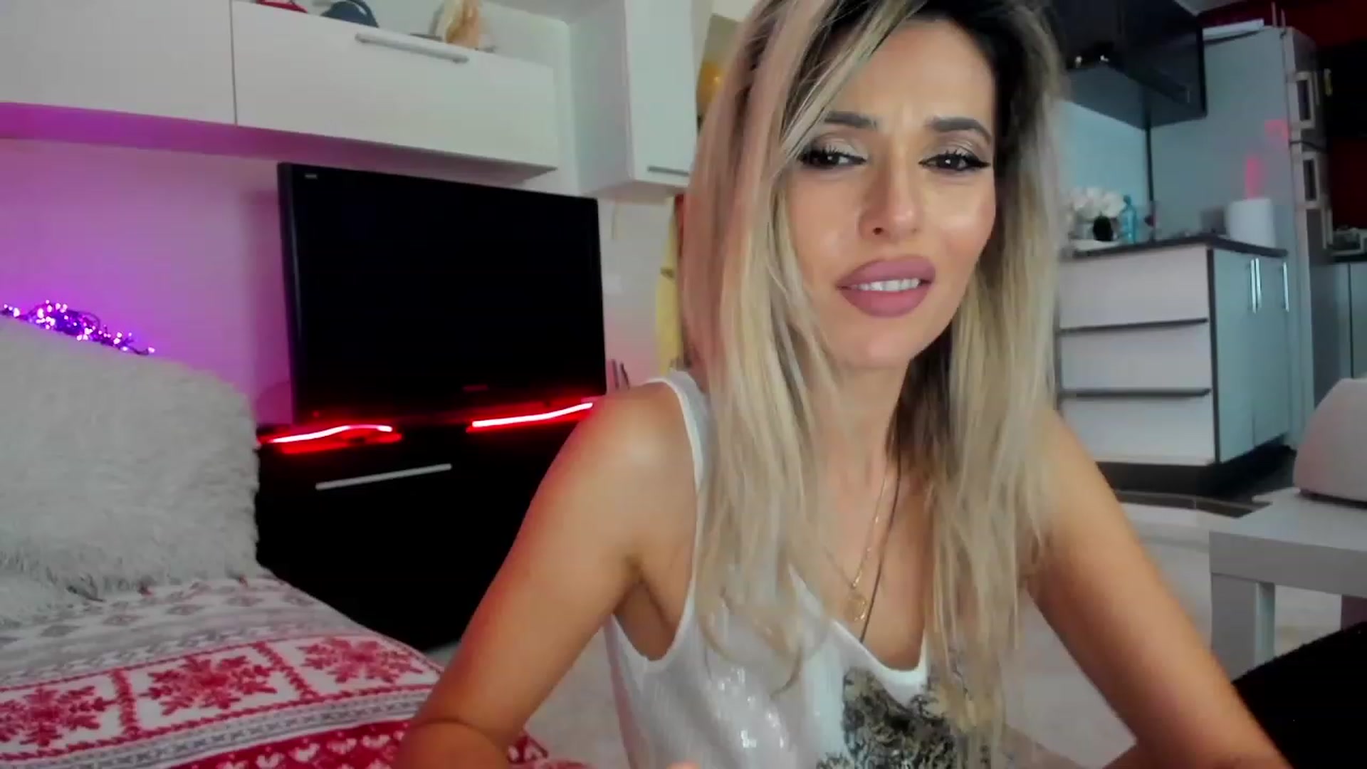 Gallery image thumbnail from SmileyTinaa's myfreecams stream on, 01/30/2024, 03:51 image 19 of 20