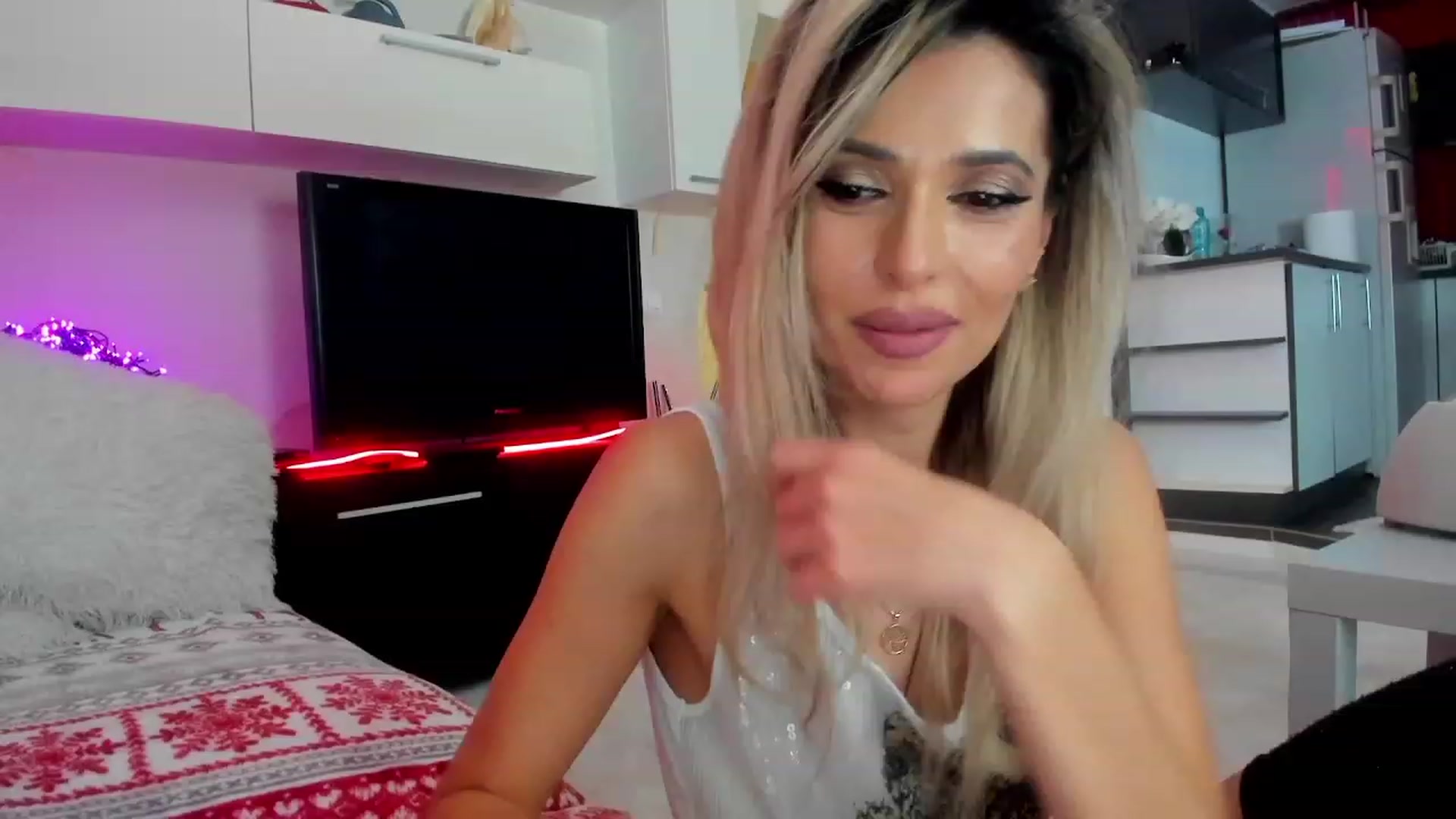 Gallery image thumbnail from SmileyTinaa's myfreecams stream on, 01/30/2024, 03:51 image 18 of 20