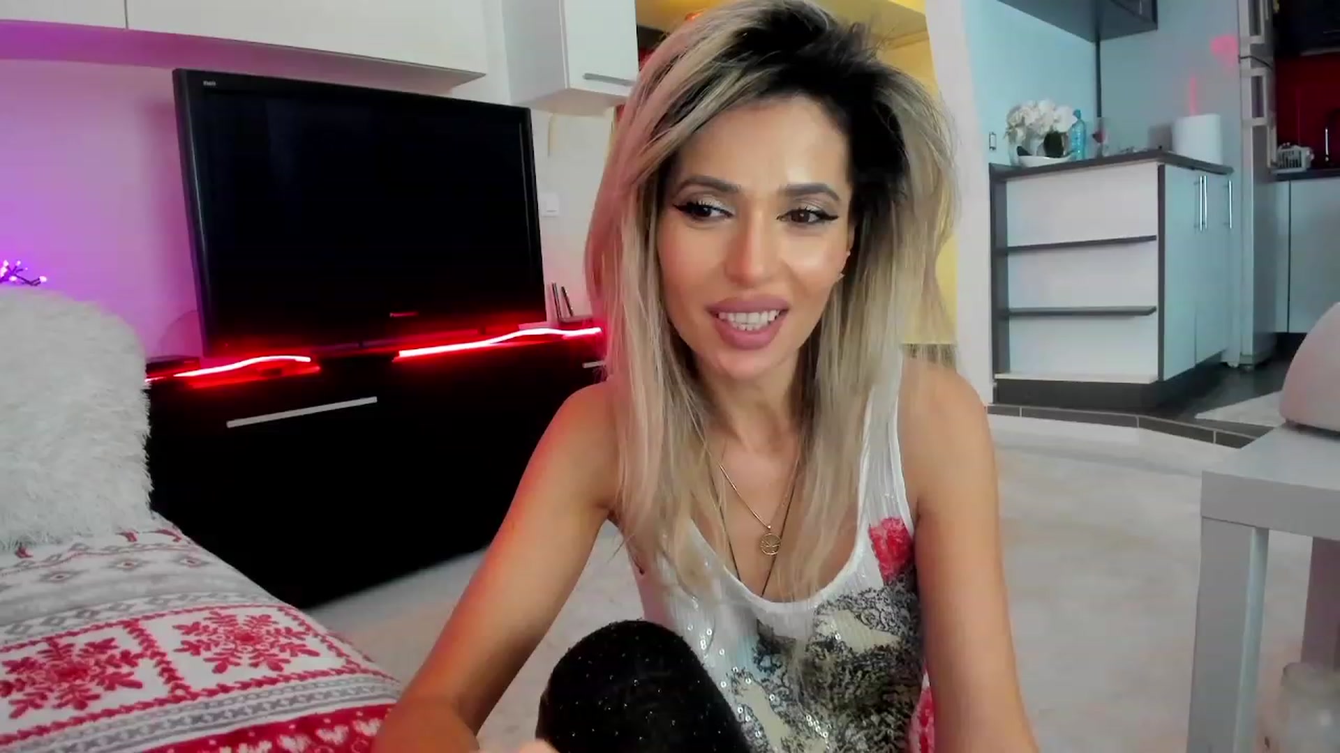 Gallery image thumbnail from SmileyTinaa's myfreecams stream on, 01/30/2024, 03:51 image 4 of 20