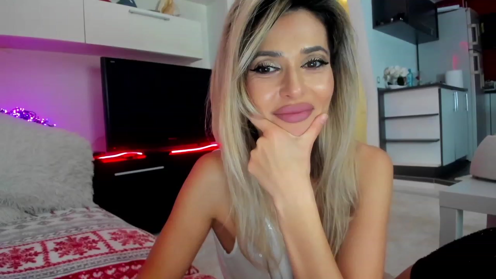 Gallery image thumbnail from SmileyTinaa's myfreecams stream on, 01/30/2024, 03:51 image 17 of 20