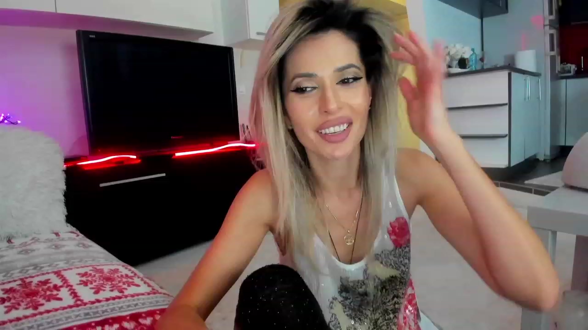 Gallery image thumbnail from SmileyTinaa's myfreecams stream on, 01/30/2024, 03:51 image 1 of 20