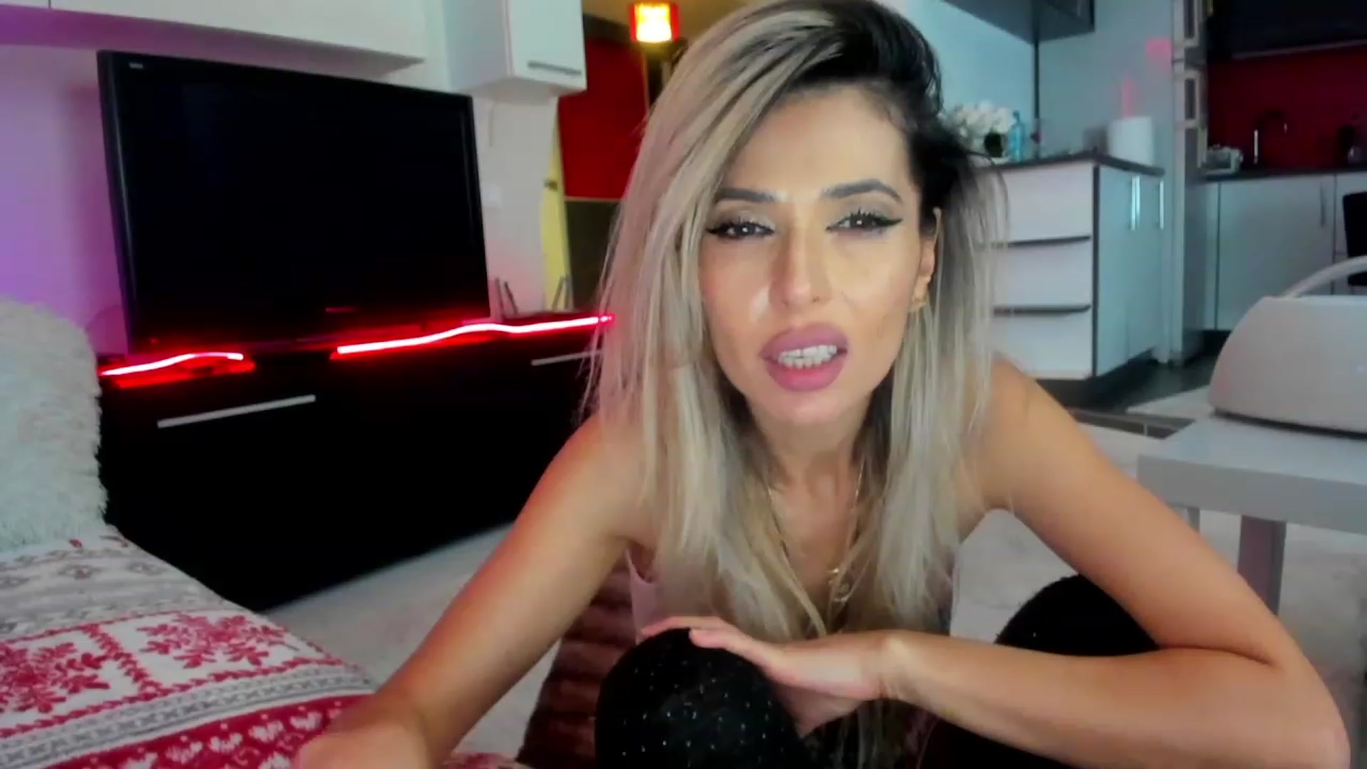 Gallery image thumbnail from SmileyTinaa's myfreecams stream on, 01/30/2024, 05:47 image 11 of 20