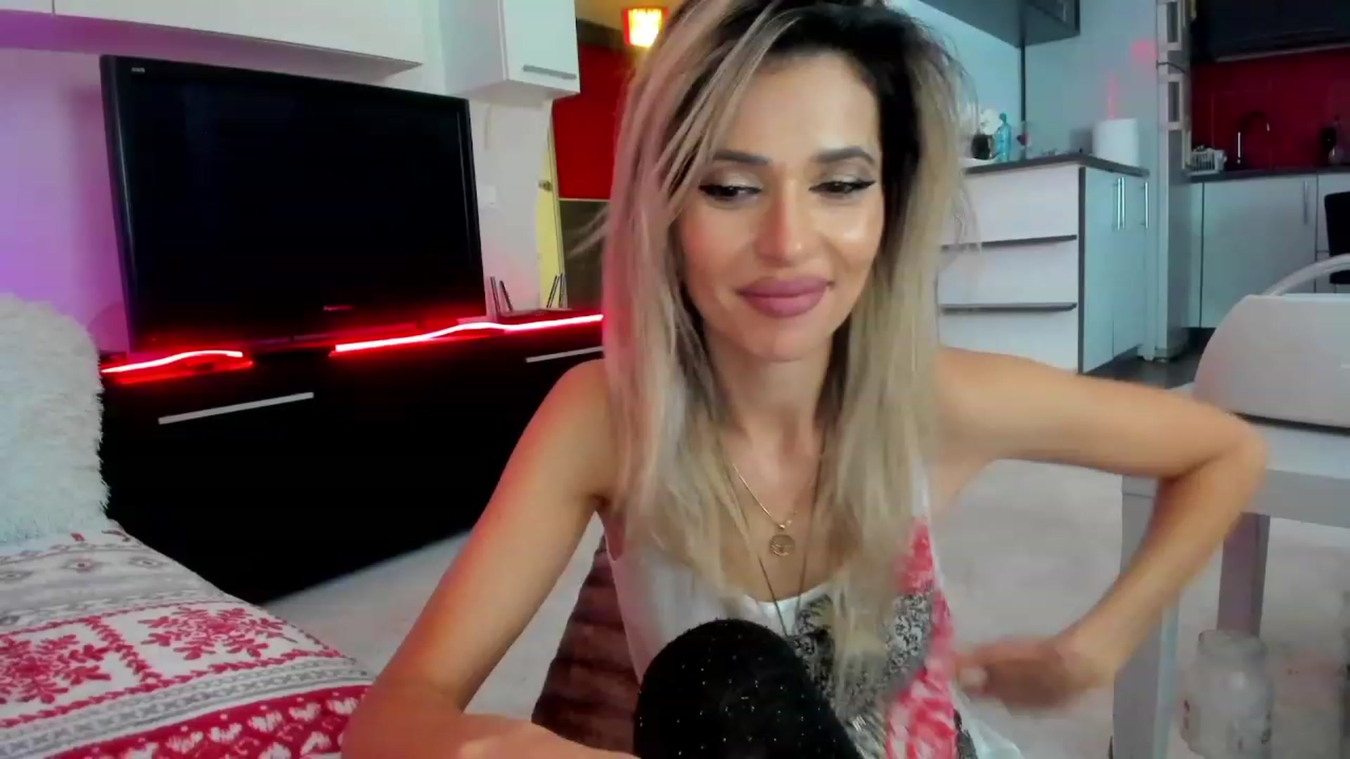Gallery image thumbnail from SmileyTinaa's myfreecams stream on, 01/30/2024, 05:47 image 15 of 20