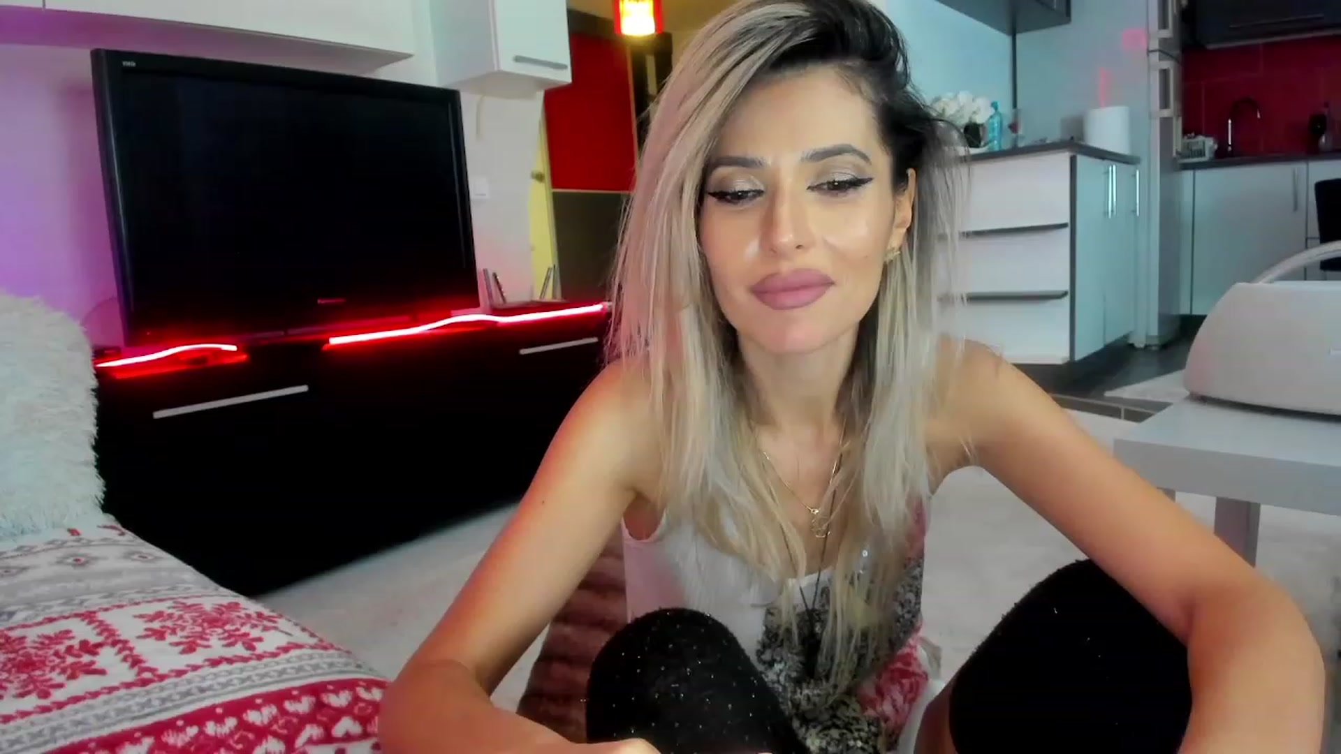 Gallery image thumbnail from SmileyTinaa's myfreecams stream on, 01/30/2024, 05:47 image 10 of 20