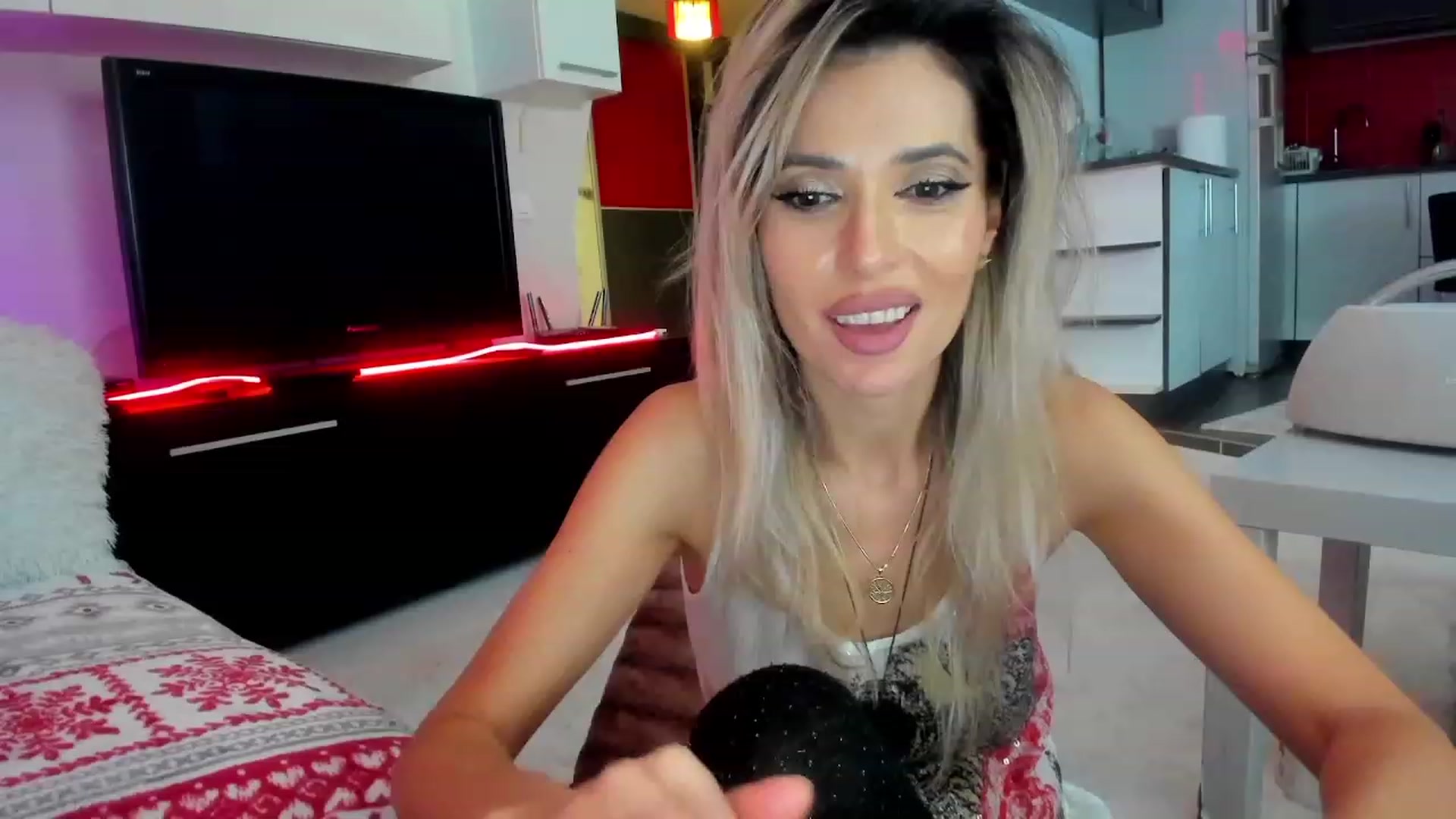 Gallery image thumbnail from SmileyTinaa's myfreecams stream on, 01/30/2024, 05:47 image 16 of 20