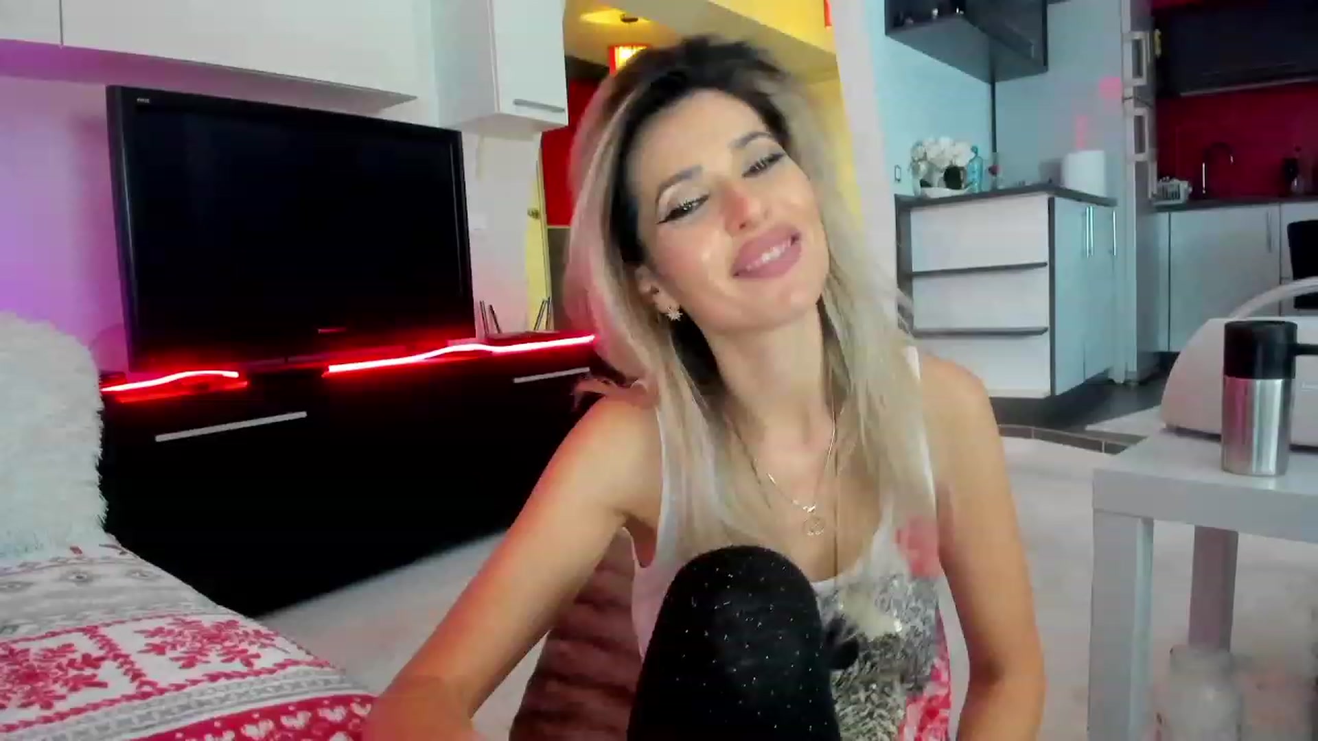 Gallery image thumbnail from SmileyTinaa's myfreecams stream on, 01/30/2024, 05:47 image 6 of 20