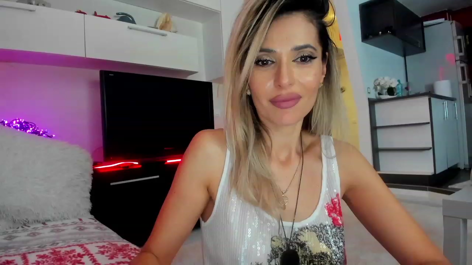 Gallery image thumbnail from SmileyTinaa's myfreecams stream on, 01/30/2024, 05:47 image 20 of 20