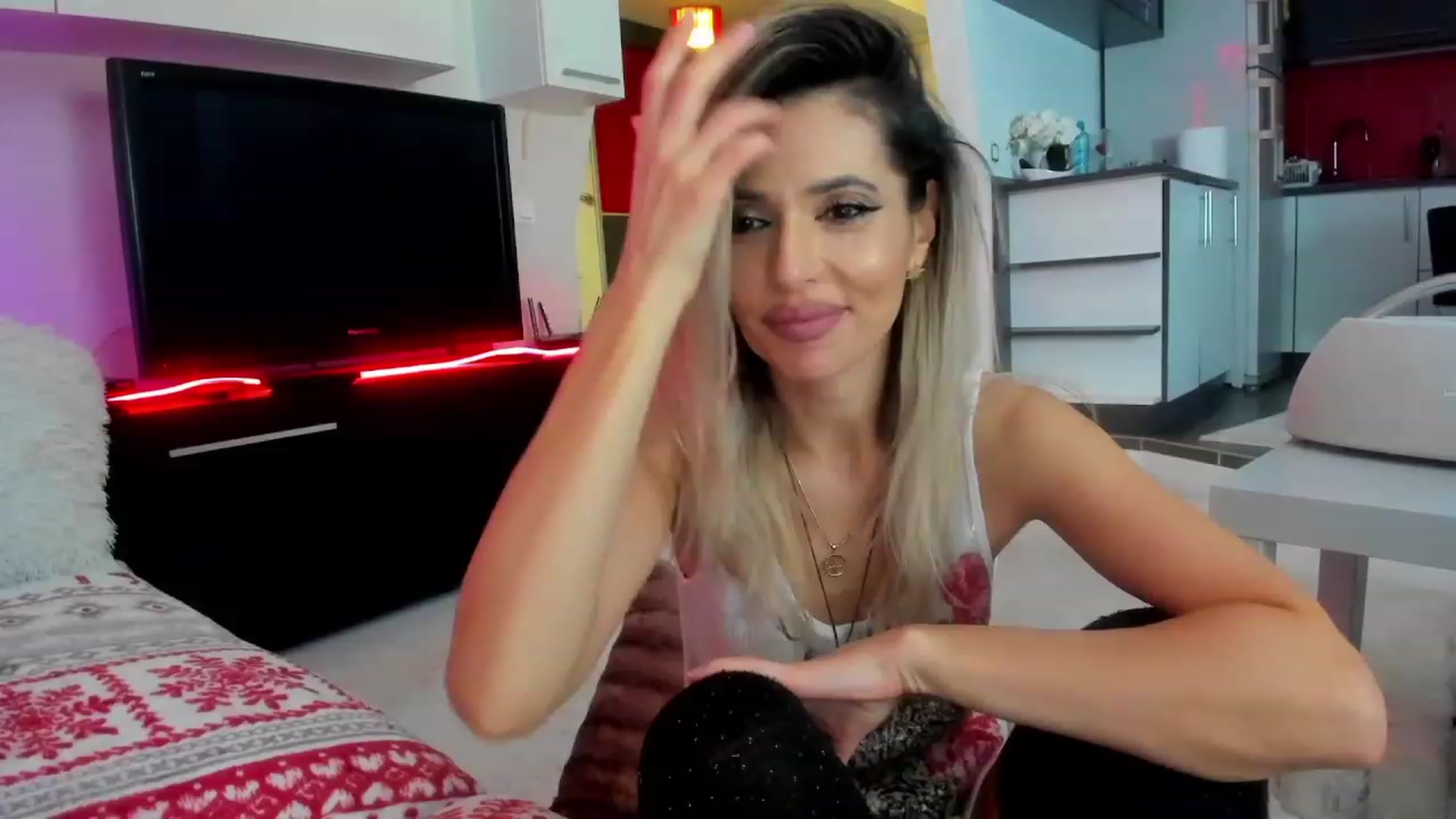 Gallery image thumbnail from SmileyTinaa's myfreecams stream on, 01/30/2024, 05:47 image 14 of 20