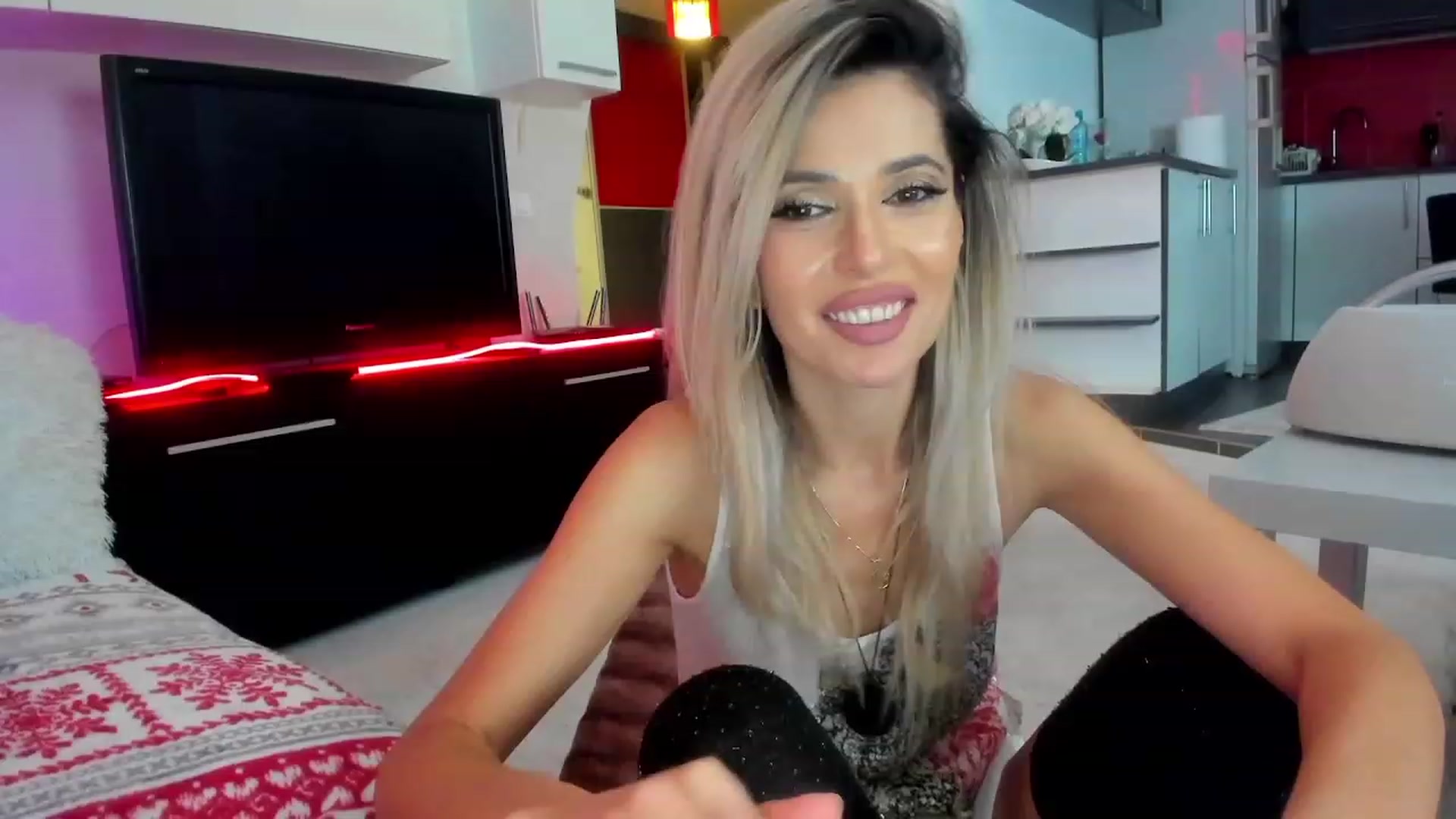 Gallery image thumbnail from SmileyTinaa's myfreecams stream on, 01/30/2024, 05:47 image 13 of 20