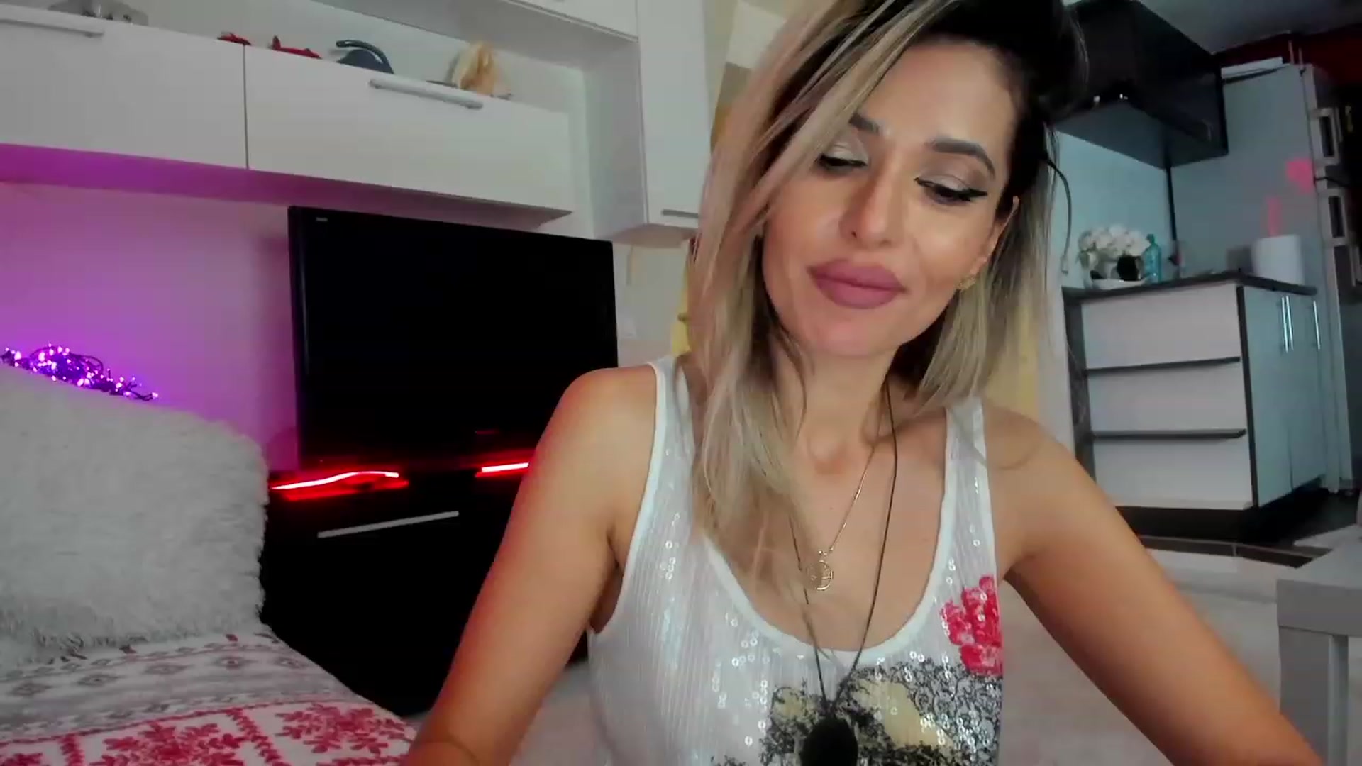 Gallery image thumbnail from SmileyTinaa's myfreecams stream on, 01/30/2024, 05:47 image 19 of 20