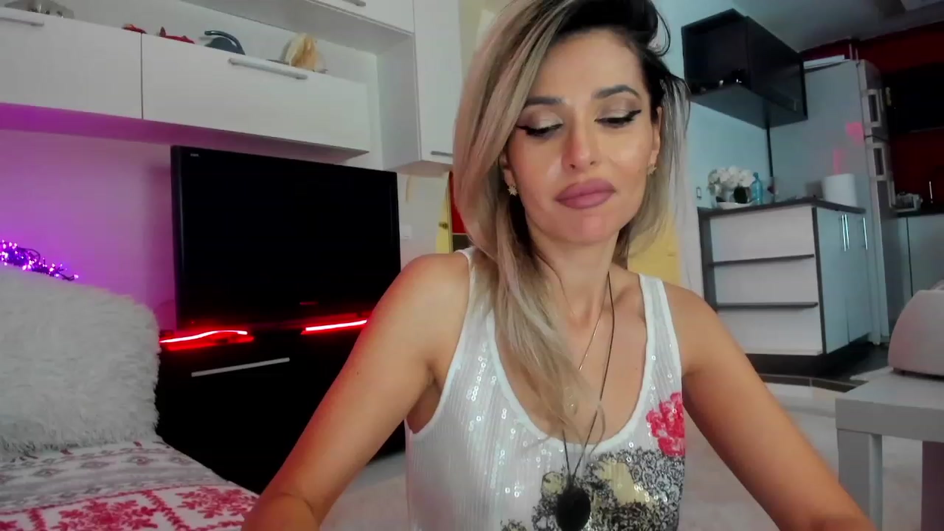 Gallery image thumbnail from SmileyTinaa's myfreecams stream on, 01/30/2024, 05:47 image 17 of 20