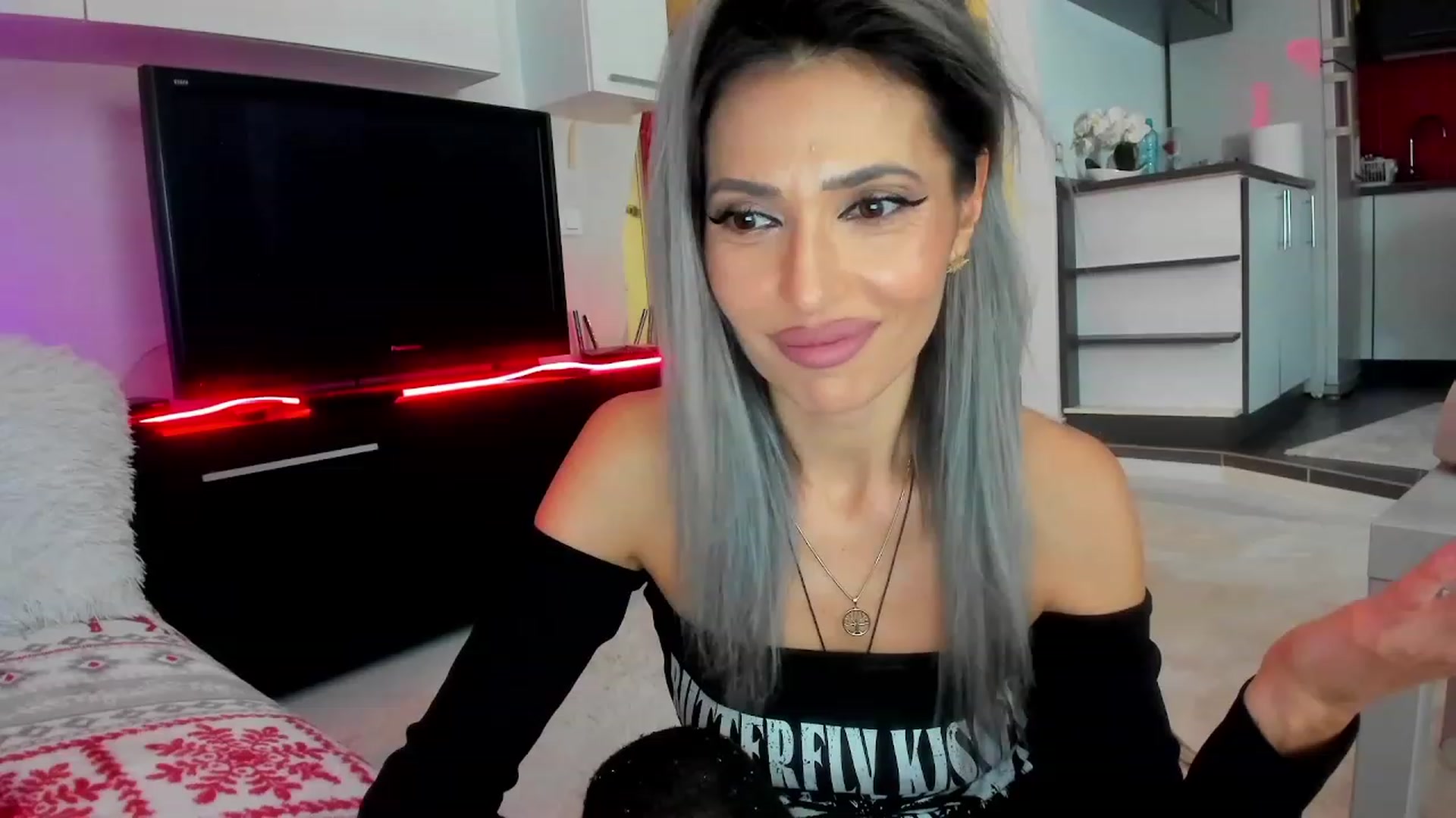 Gallery image thumbnail from SmileyTinaa's myfreecams stream on, 01/31/2024, 23:46 image 15 of 20
