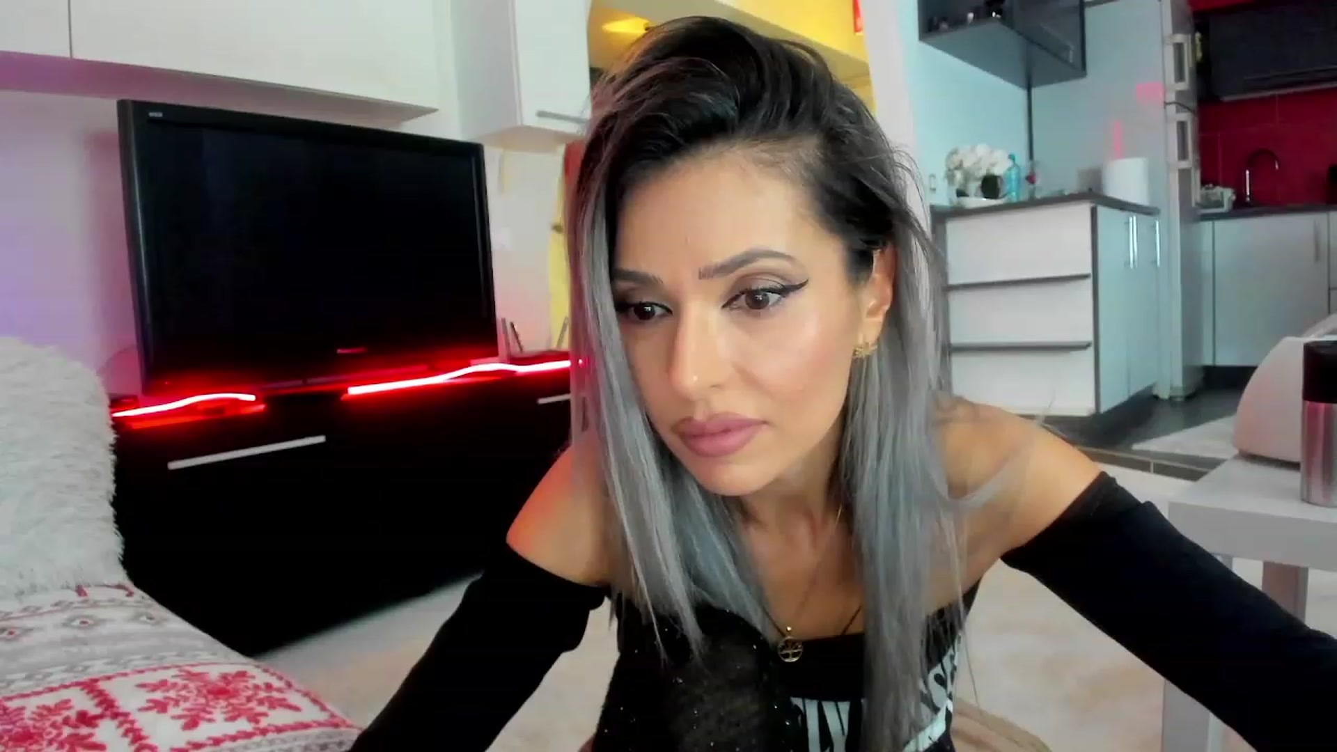 Gallery image thumbnail from SmileyTinaa's myfreecams stream on, 01/31/2024, 23:46 image 6 of 20