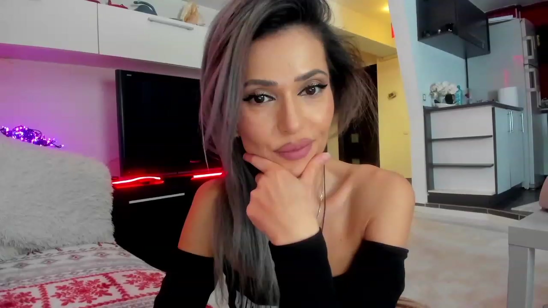 Gallery image thumbnail from SmileyTinaa's myfreecams stream on, 01/31/2024, 23:46 image 9 of 20