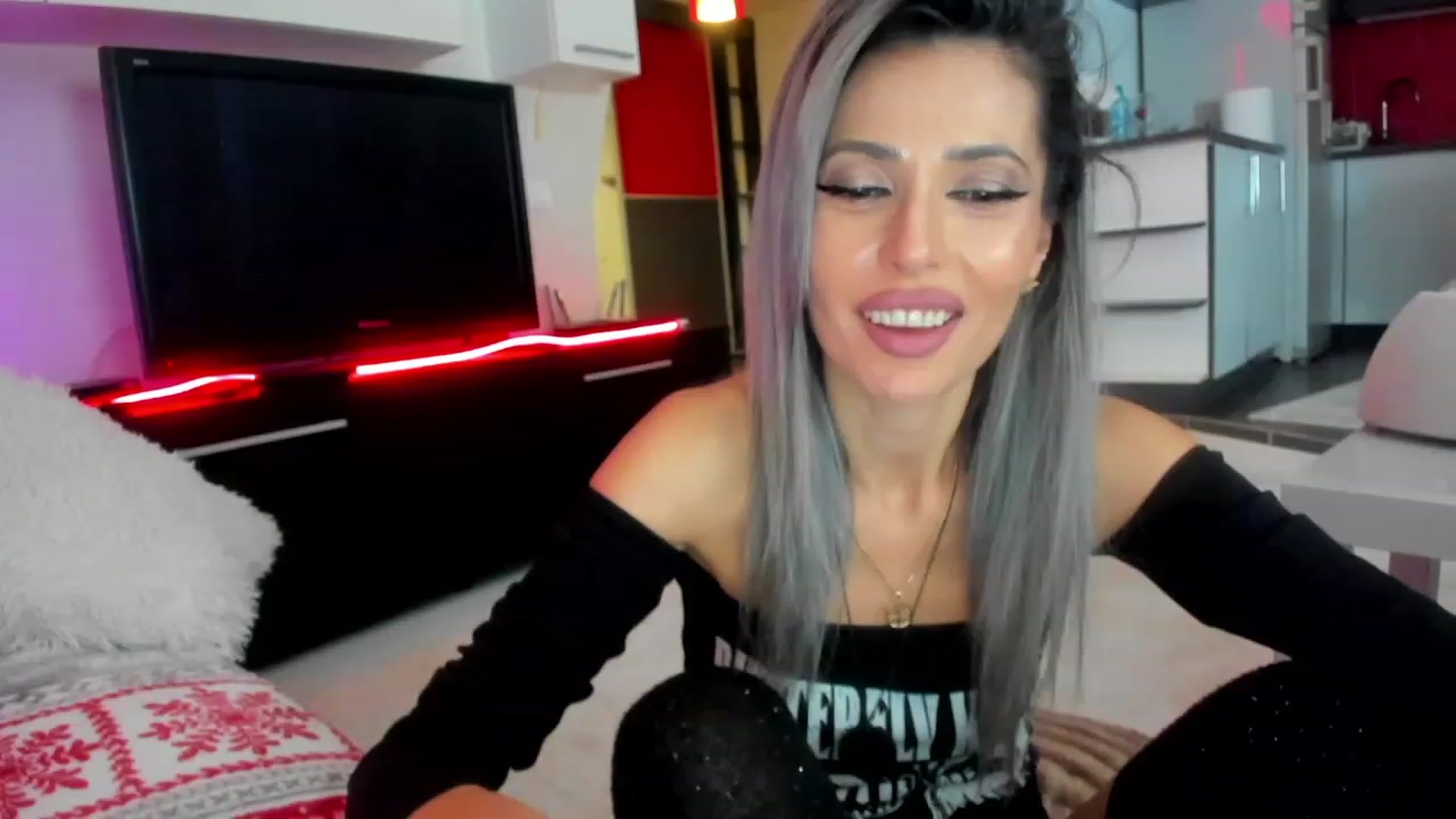 Gallery image thumbnail from SmileyTinaa's myfreecams stream on, 02/01/2024, 05:26 image 2 of 20