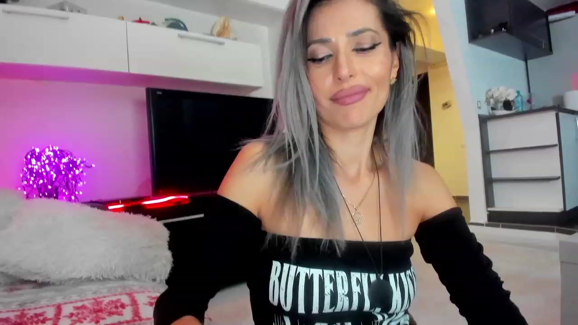 Gallery image thumbnail from SmileyTinaa's myfreecams stream on, 02/01/2024, 05:26 image 16 of 20