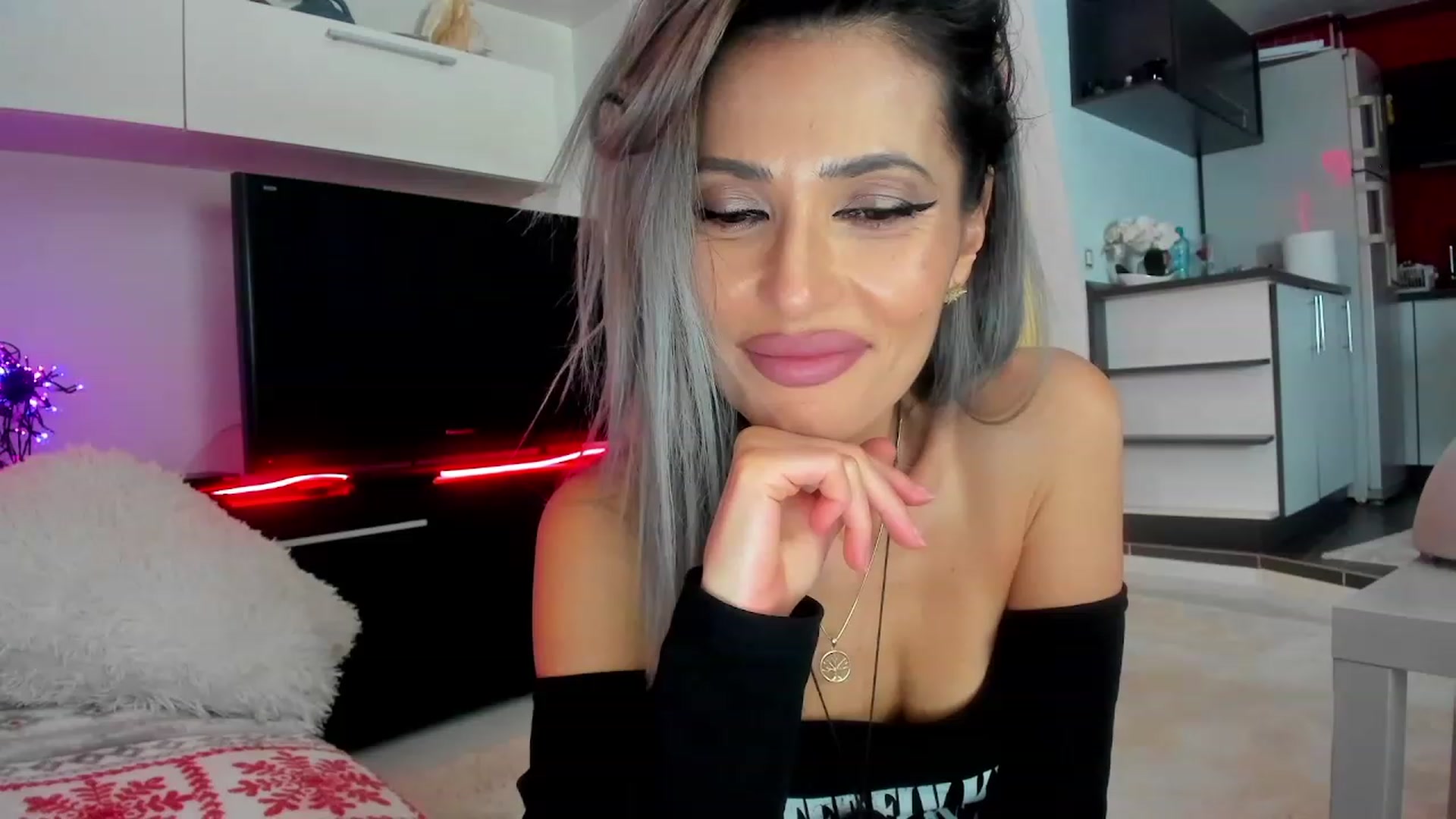 Gallery image thumbnail from SmileyTinaa's myfreecams stream on, 02/01/2024, 05:26 image 6 of 20