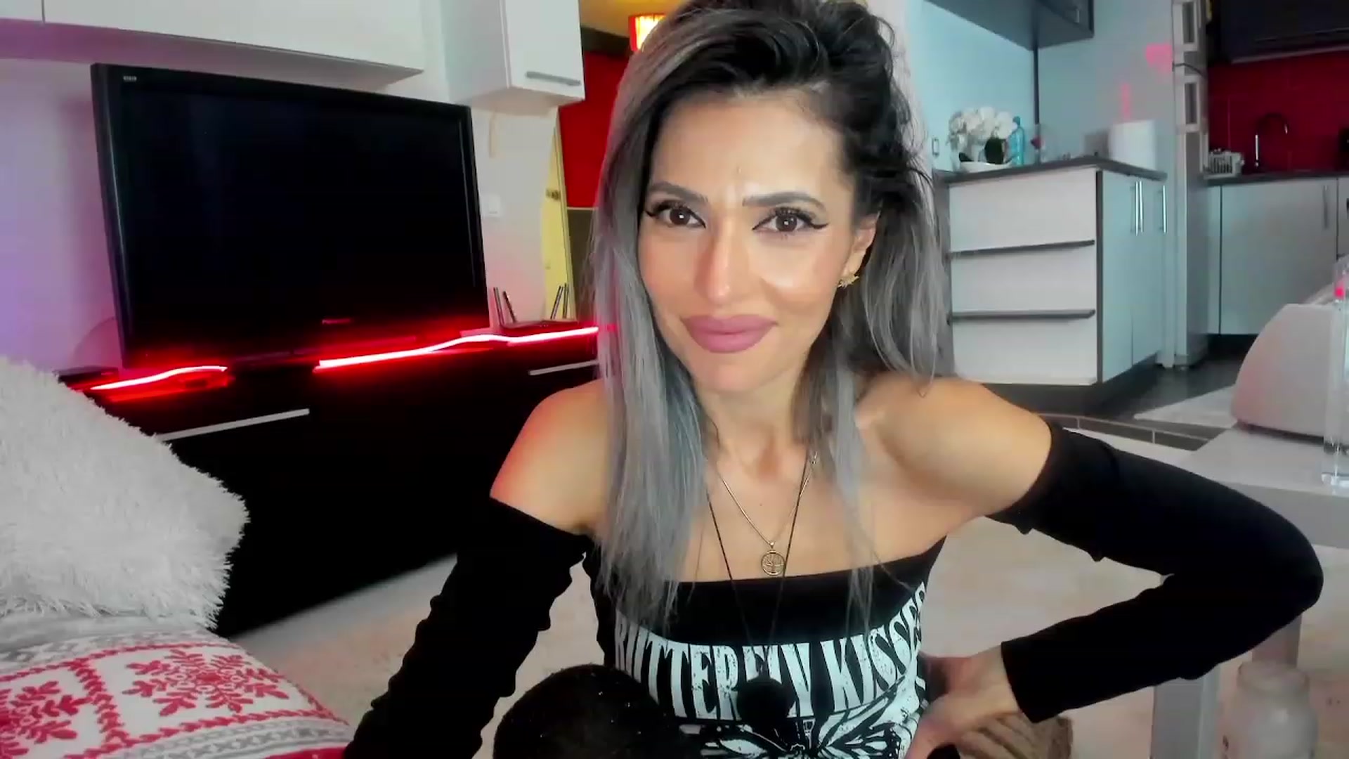 Gallery image thumbnail from SmileyTinaa's myfreecams stream on, 02/01/2024, 05:26 image 4 of 20