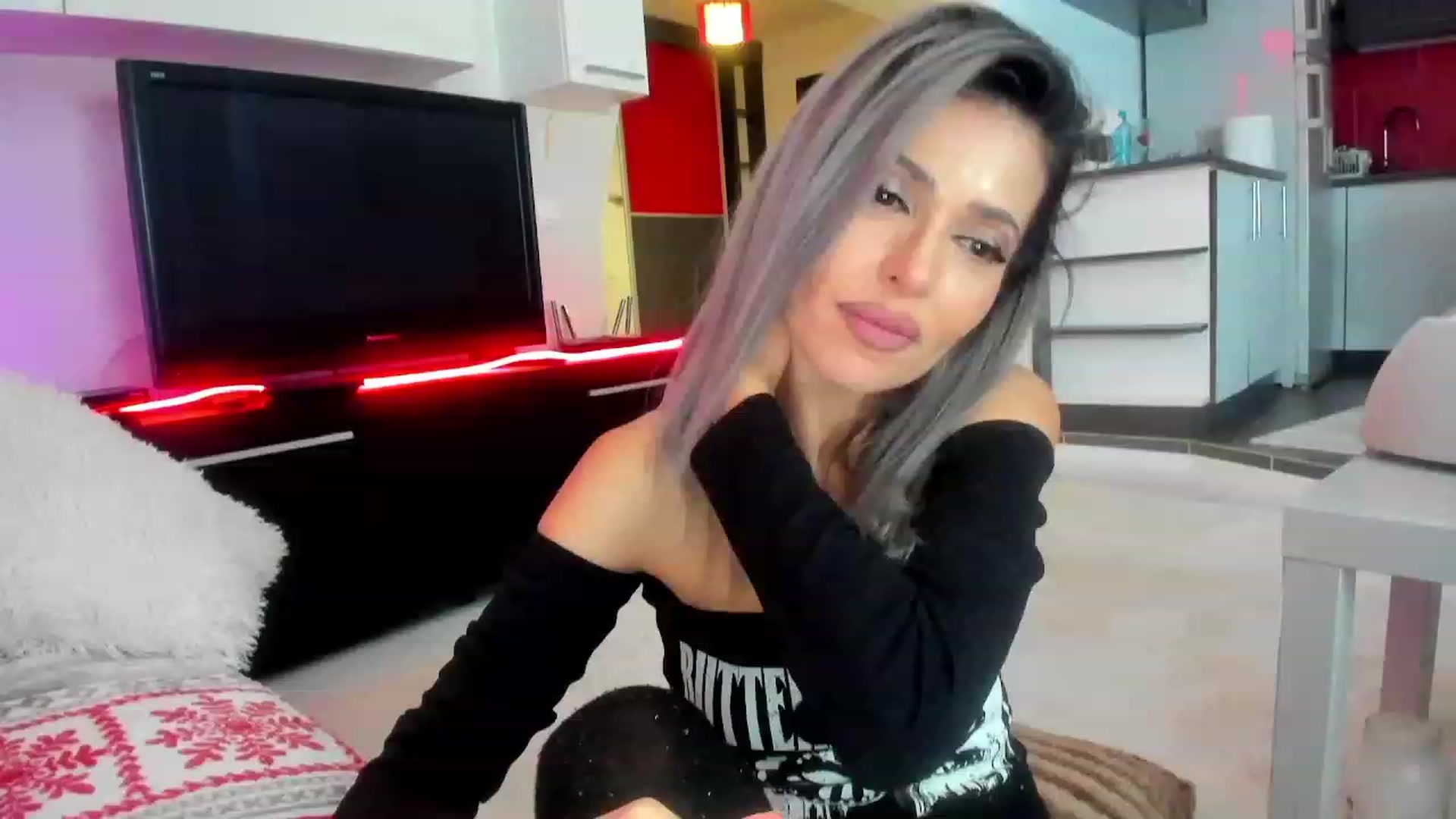 Gallery image thumbnail from SmileyTinaa's myfreecams stream on, 02/01/2024, 05:26 image 3 of 20
