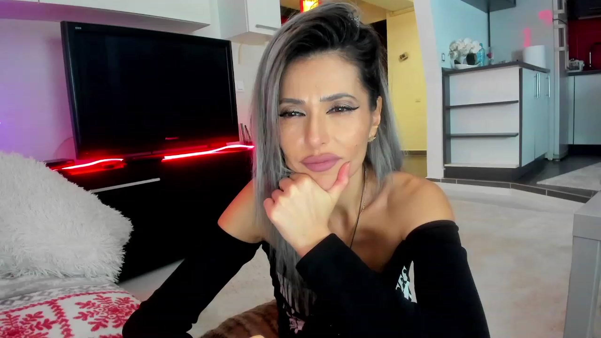 Gallery image thumbnail from SmileyTinaa's myfreecams stream on, 02/01/2024, 05:26 image 7 of 20