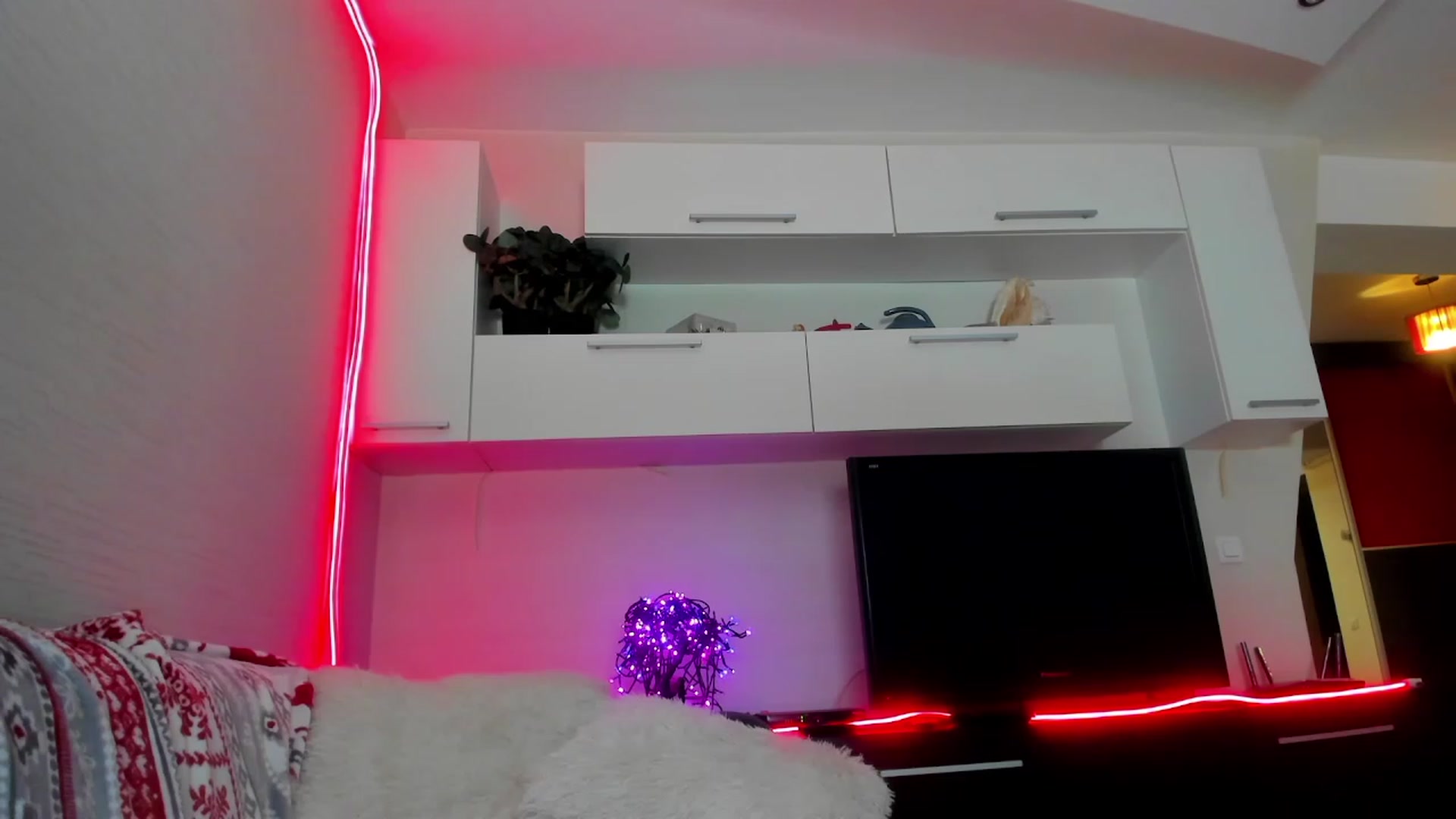 Gallery image thumbnail from SmileyTinaa's myfreecams stream on, 02/01/2024, 05:26 image 15 of 20