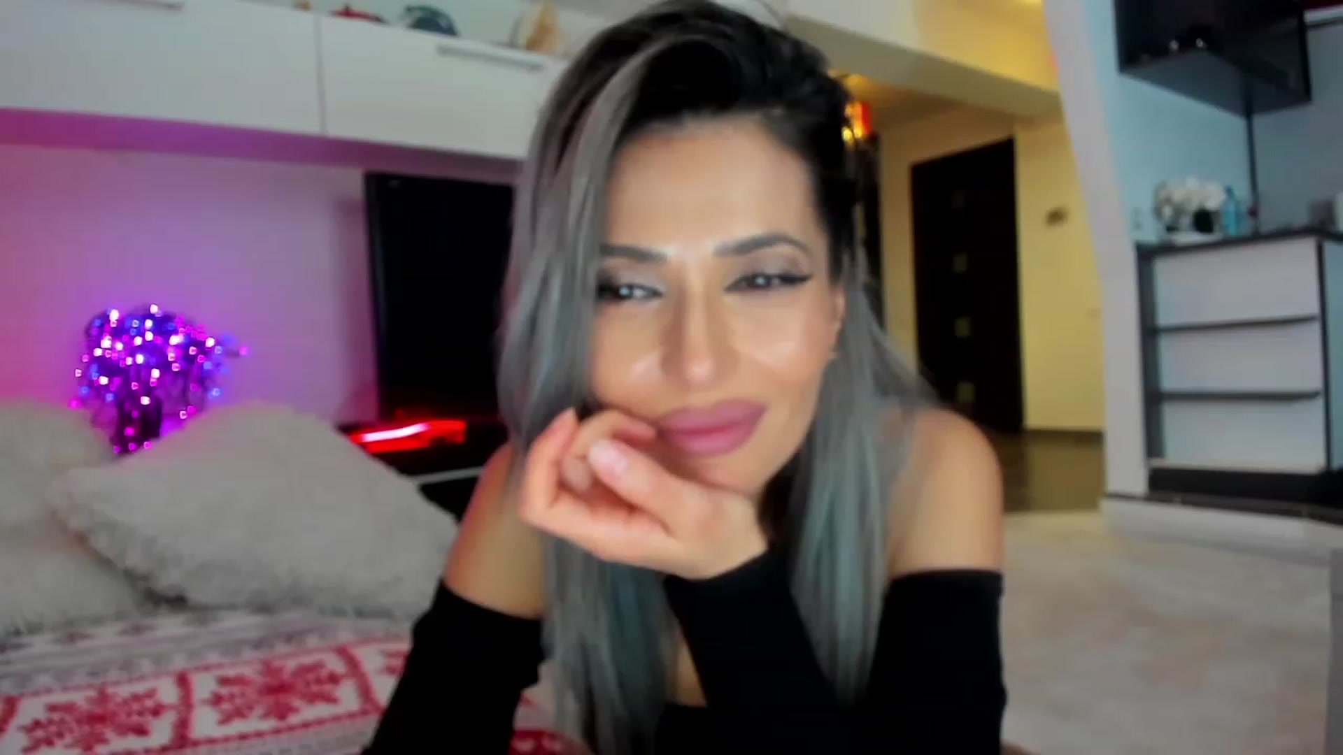 Gallery image thumbnail from SmileyTinaa's myfreecams stream on, 02/01/2024, 05:26 image 5 of 20