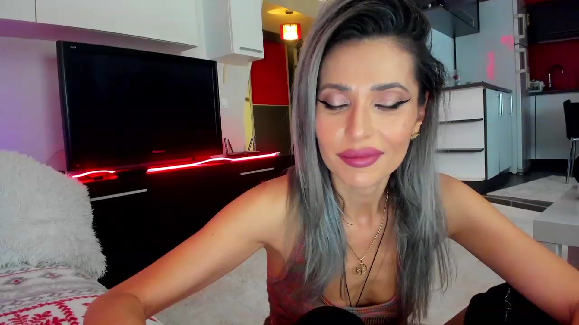 Gallery image thumbnail from SmileyTinaa's myfreecams stream on, 02/01/2024, 22:32 image 11 of 20