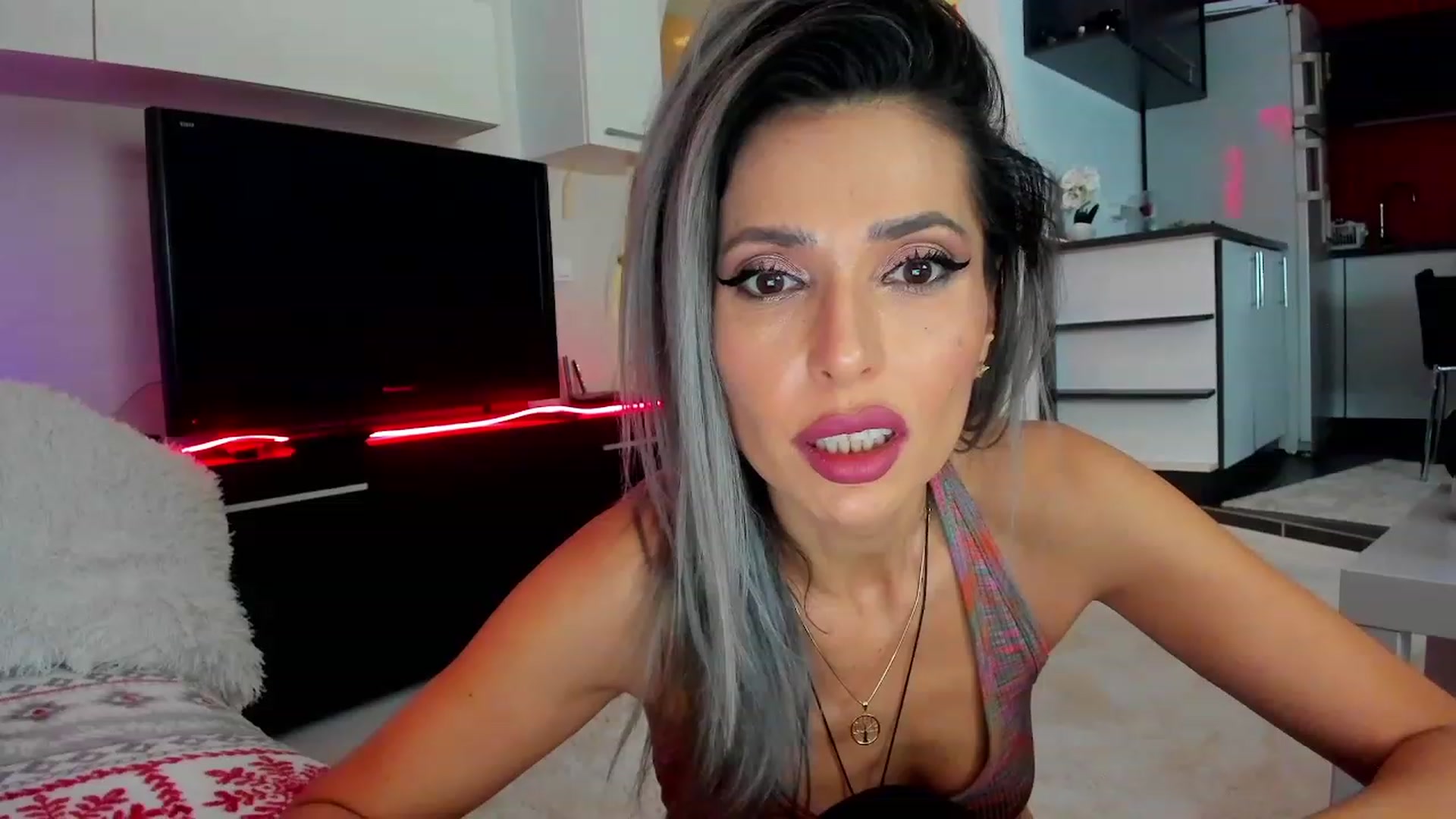 Gallery image thumbnail from SmileyTinaa's myfreecams stream on, 02/01/2024, 22:32 image 7 of 20