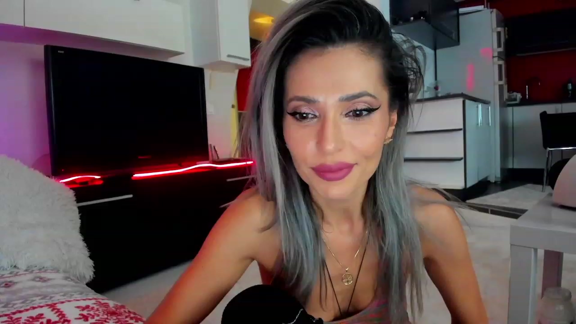 Gallery image thumbnail from SmileyTinaa's myfreecams stream on, 02/01/2024, 22:32 image 19 of 20
