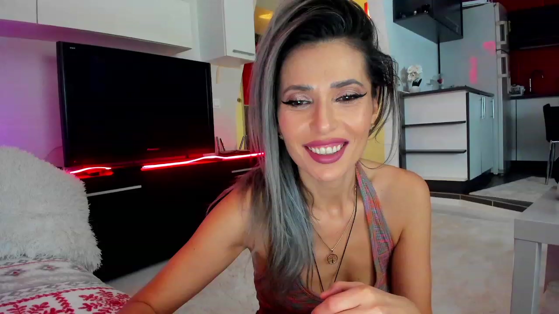 Gallery image thumbnail from SmileyTinaa's myfreecams stream on, 02/01/2024, 22:32 image 4 of 20