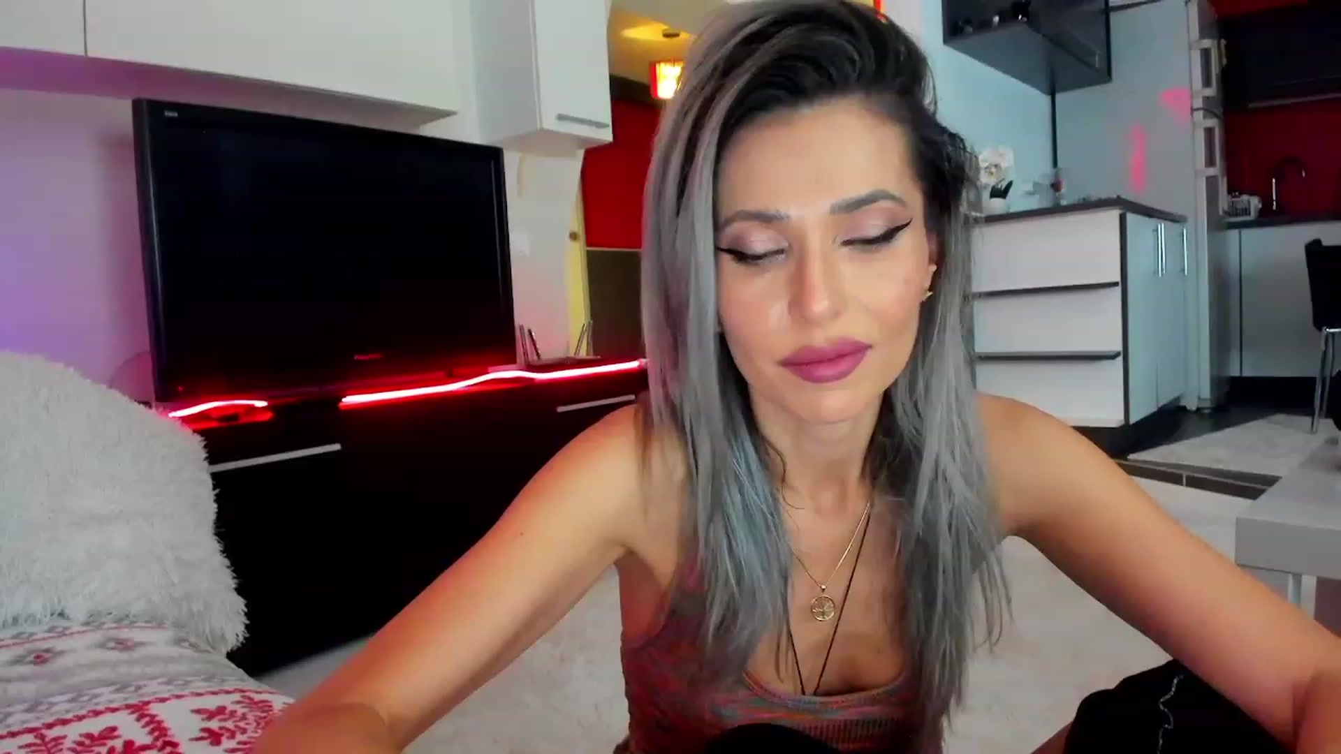 Gallery image thumbnail from SmileyTinaa's myfreecams stream on, 02/01/2024, 22:32 image 13 of 20