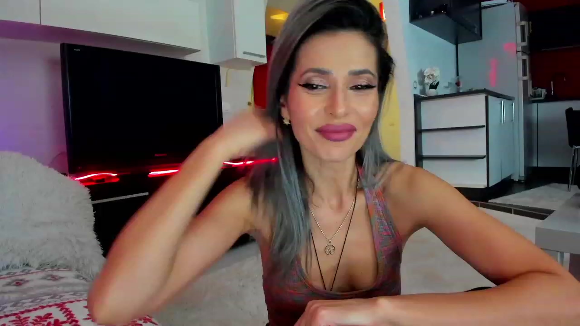 Gallery image thumbnail from SmileyTinaa's myfreecams stream on, 02/01/2024, 22:32 image 10 of 20