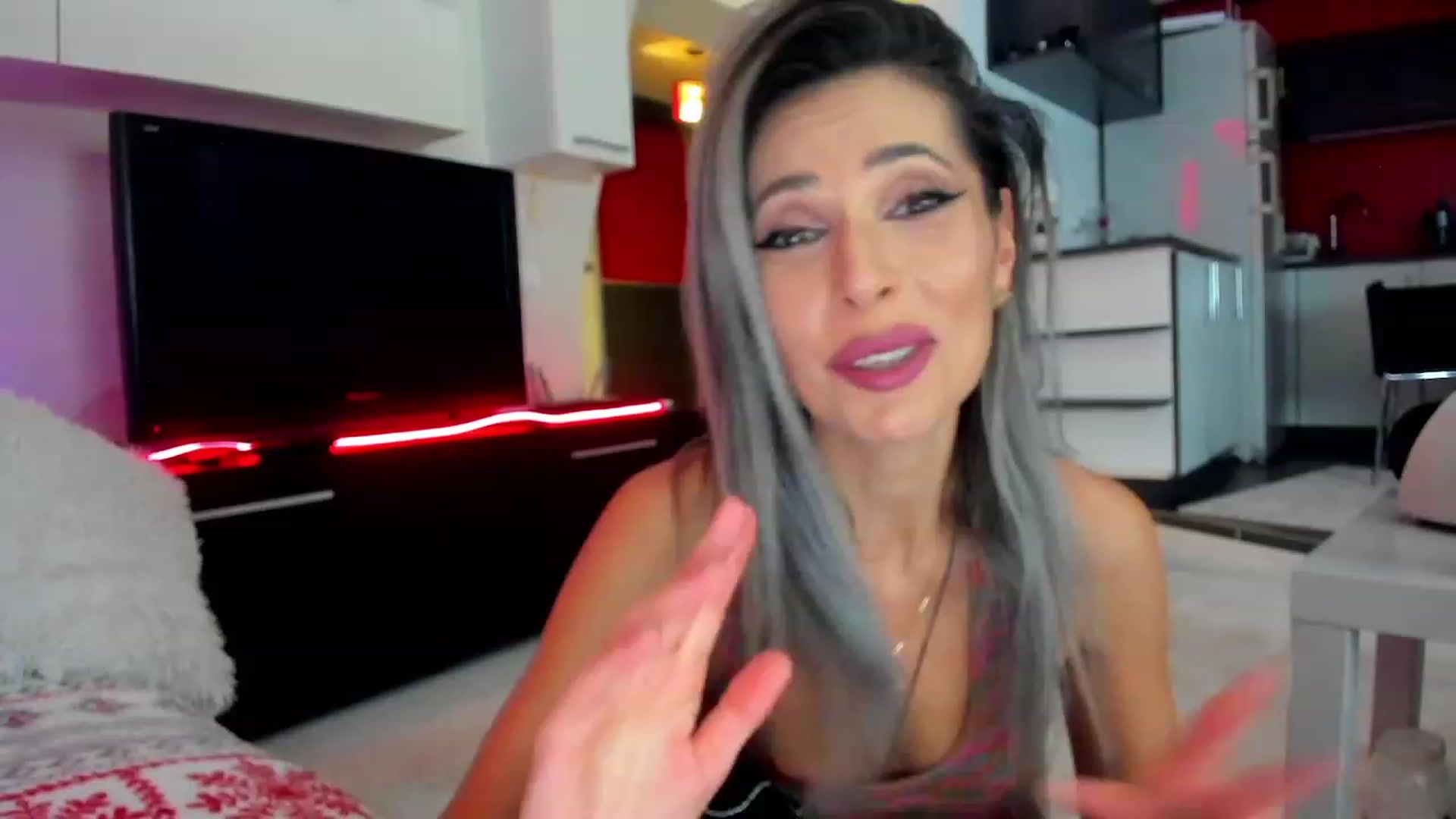 Gallery image thumbnail from SmileyTinaa's myfreecams stream on, 02/01/2024, 22:32 image 15 of 20