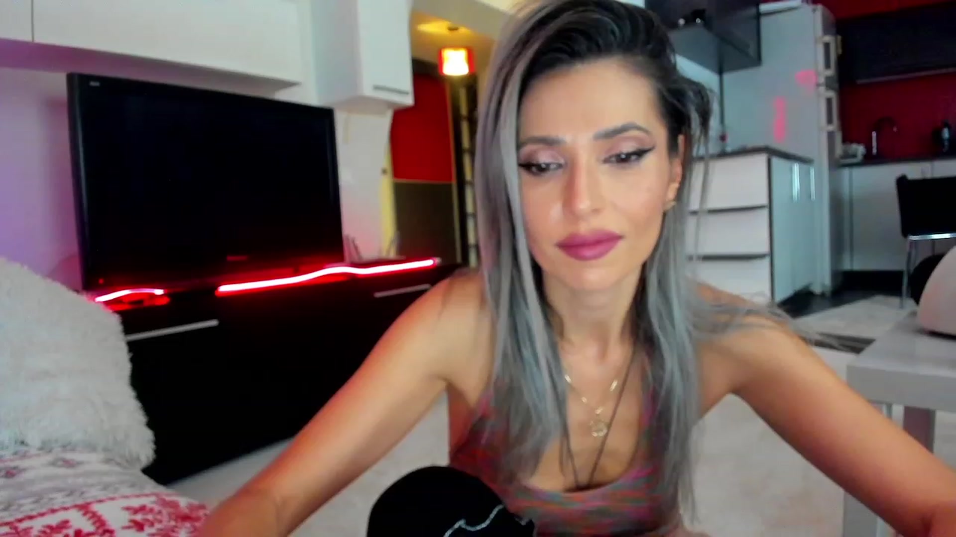 Gallery image thumbnail from SmileyTinaa's myfreecams stream on, 02/01/2024, 22:32 image 17 of 20