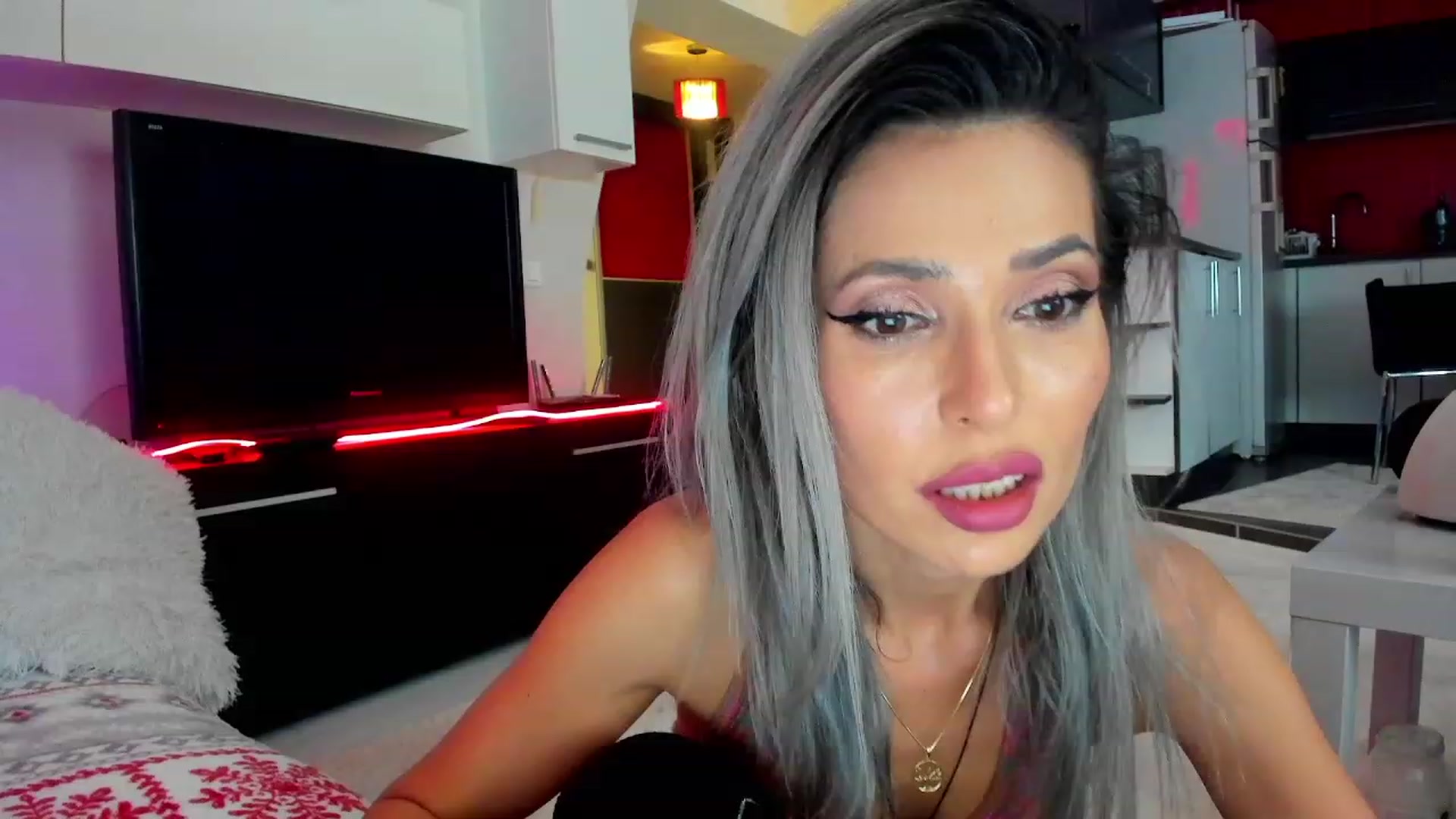 Gallery image thumbnail from SmileyTinaa's myfreecams stream on, 02/01/2024, 22:32 image 20 of 20