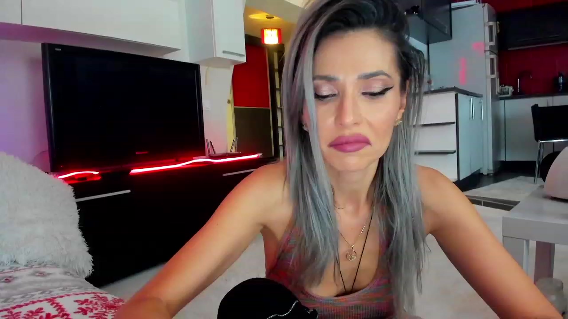 Gallery image thumbnail from SmileyTinaa's myfreecams stream on, 02/01/2024, 22:32 image 18 of 20