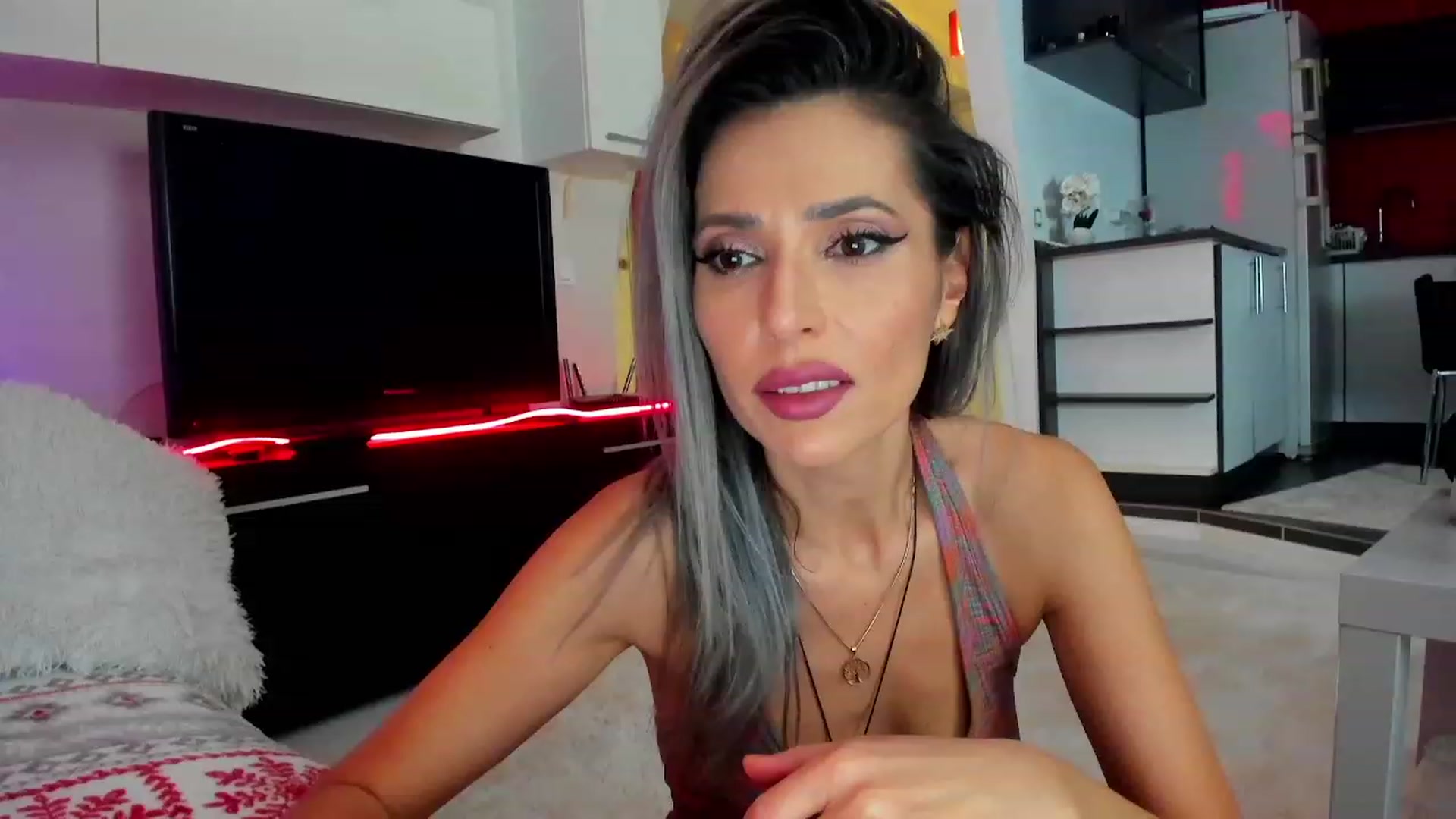 Gallery image thumbnail from SmileyTinaa's myfreecams stream on, 02/01/2024, 22:32 image 6 of 20